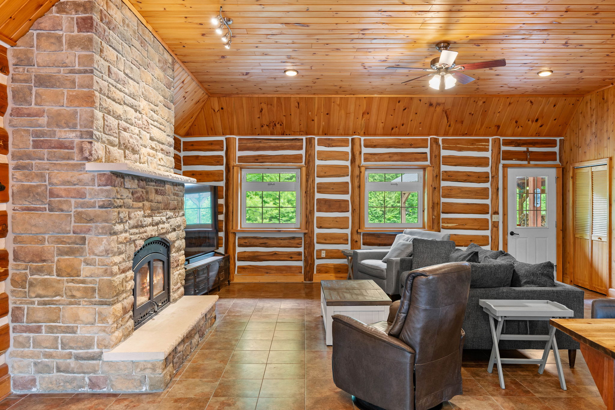  Photo 13
