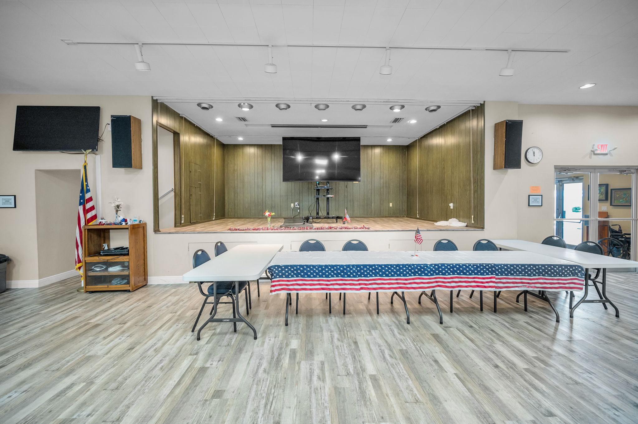 8-Clubhouse