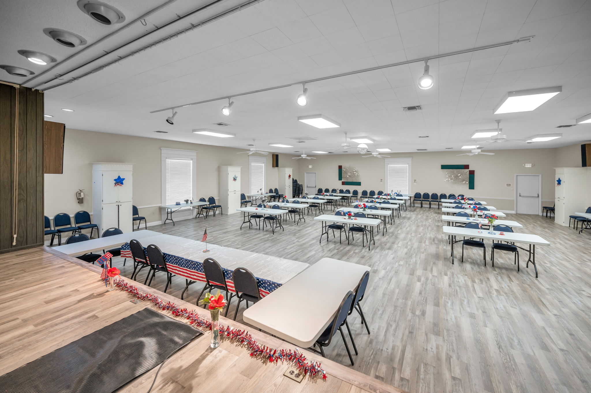 12-Clubhouse Stage