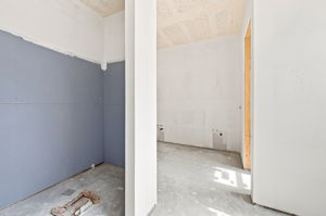 Primary Bathroom (3)