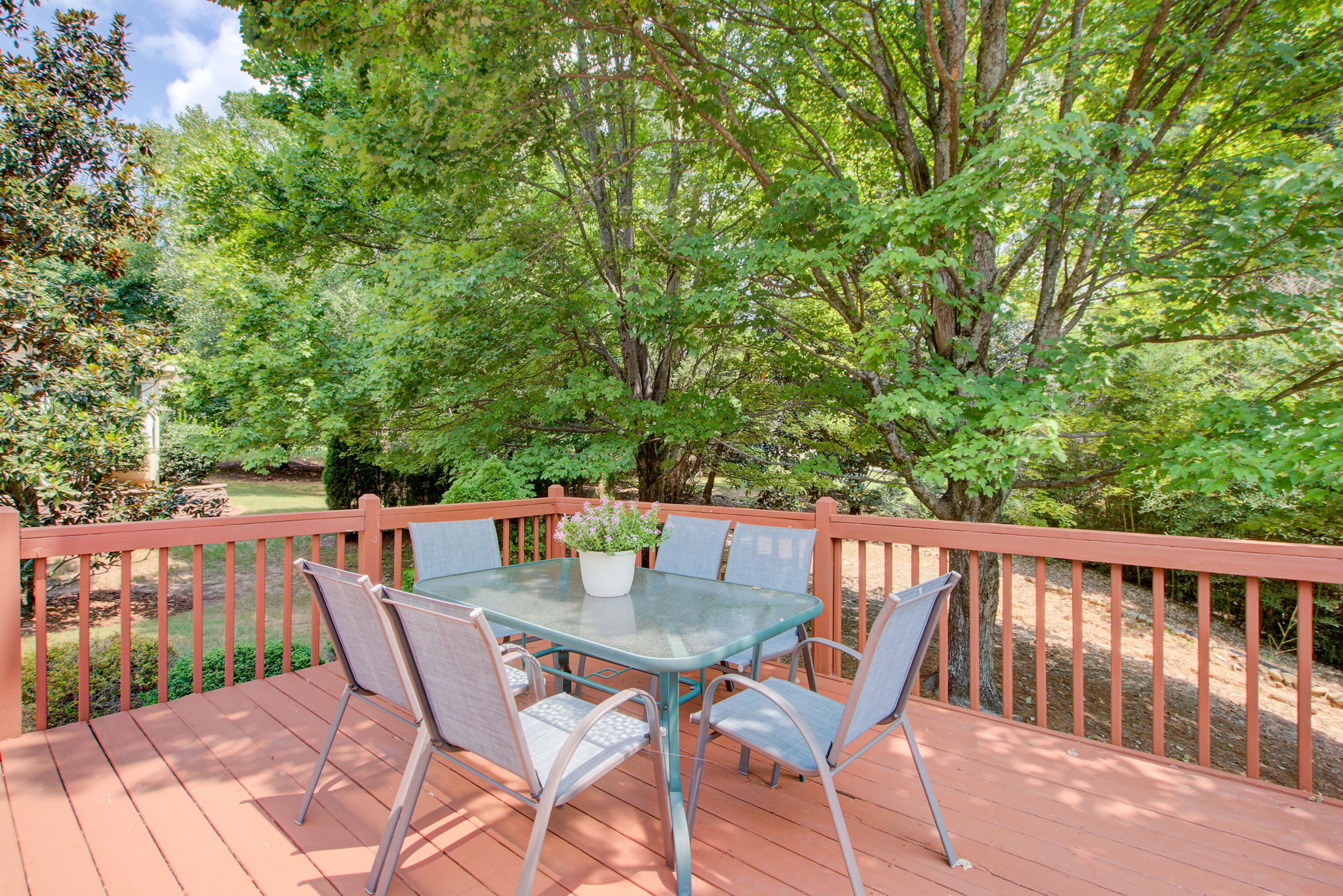 13 Exterior Deck C Eating Area