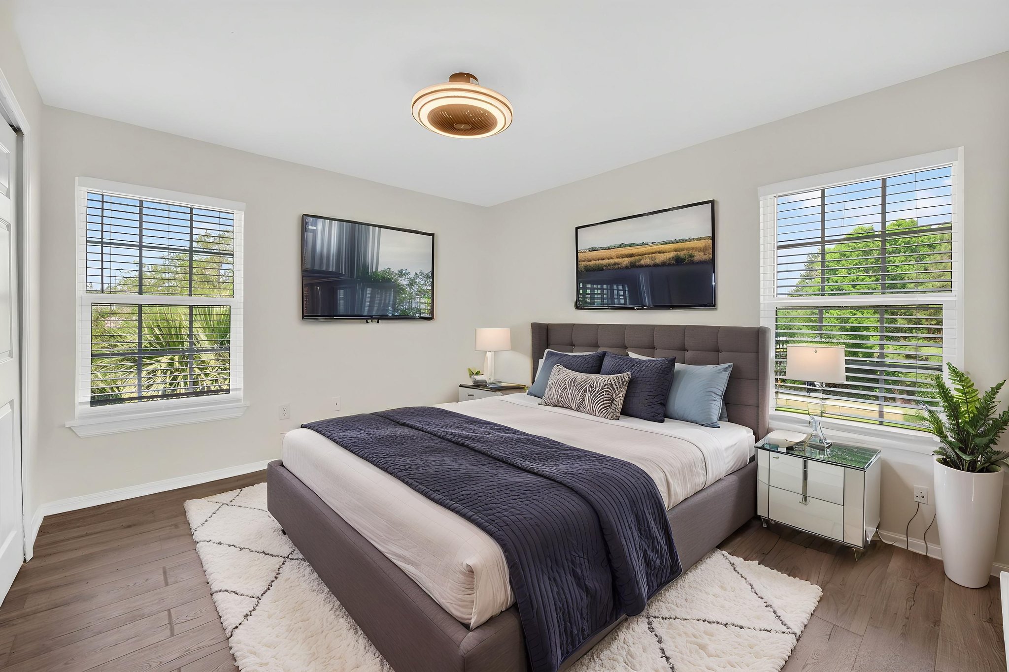 5467_Vineland_Rd_Orlando_FL_32811-43 virtually staged.jpeg
