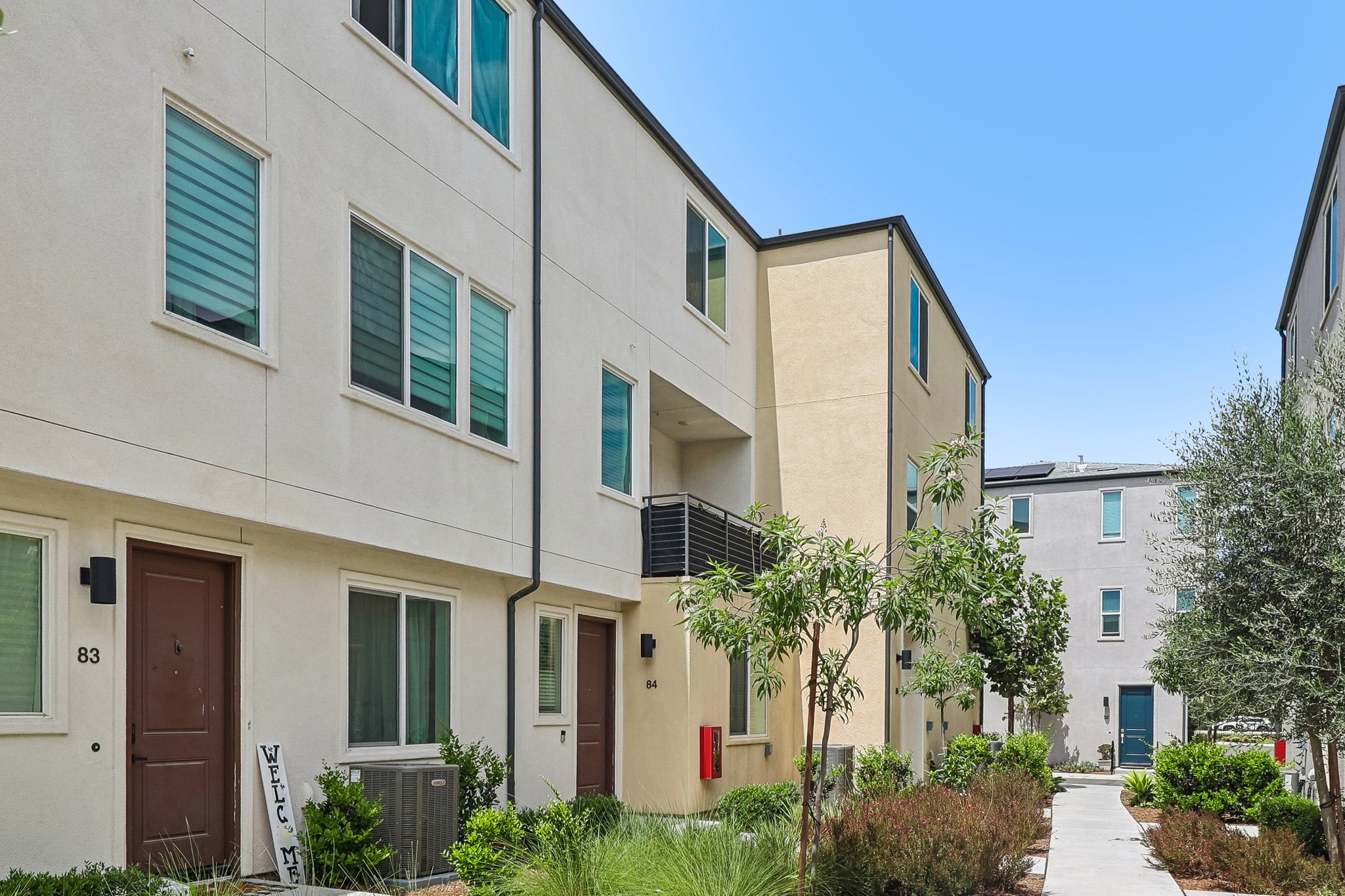 Seacliff Pl 84-S2508-003.jpg