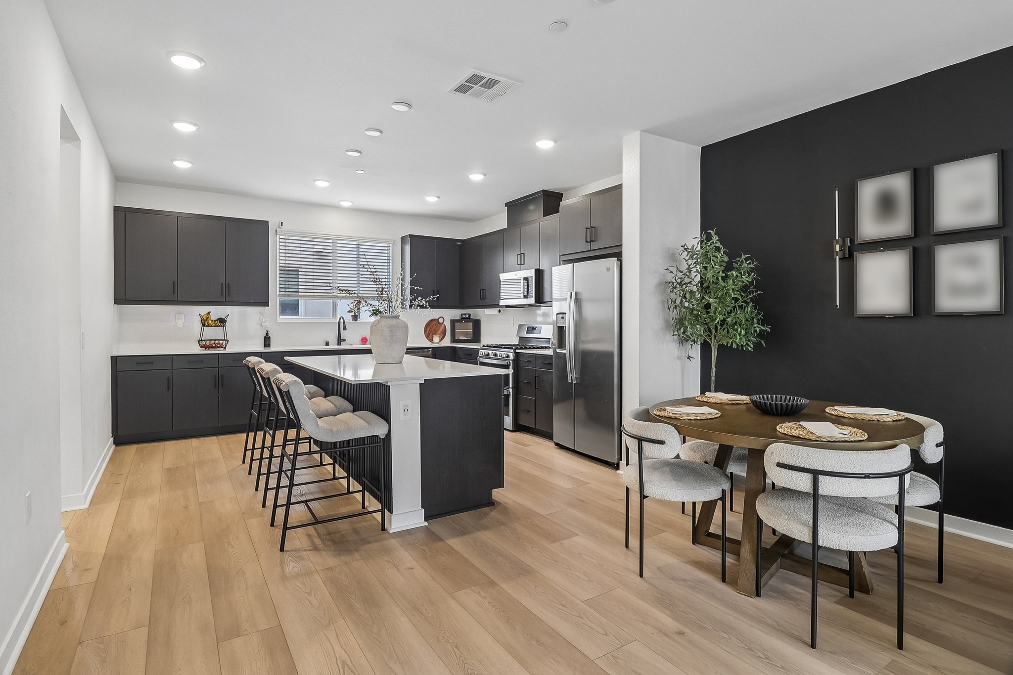 Seacliff Pl 84-S2508-007.jpg