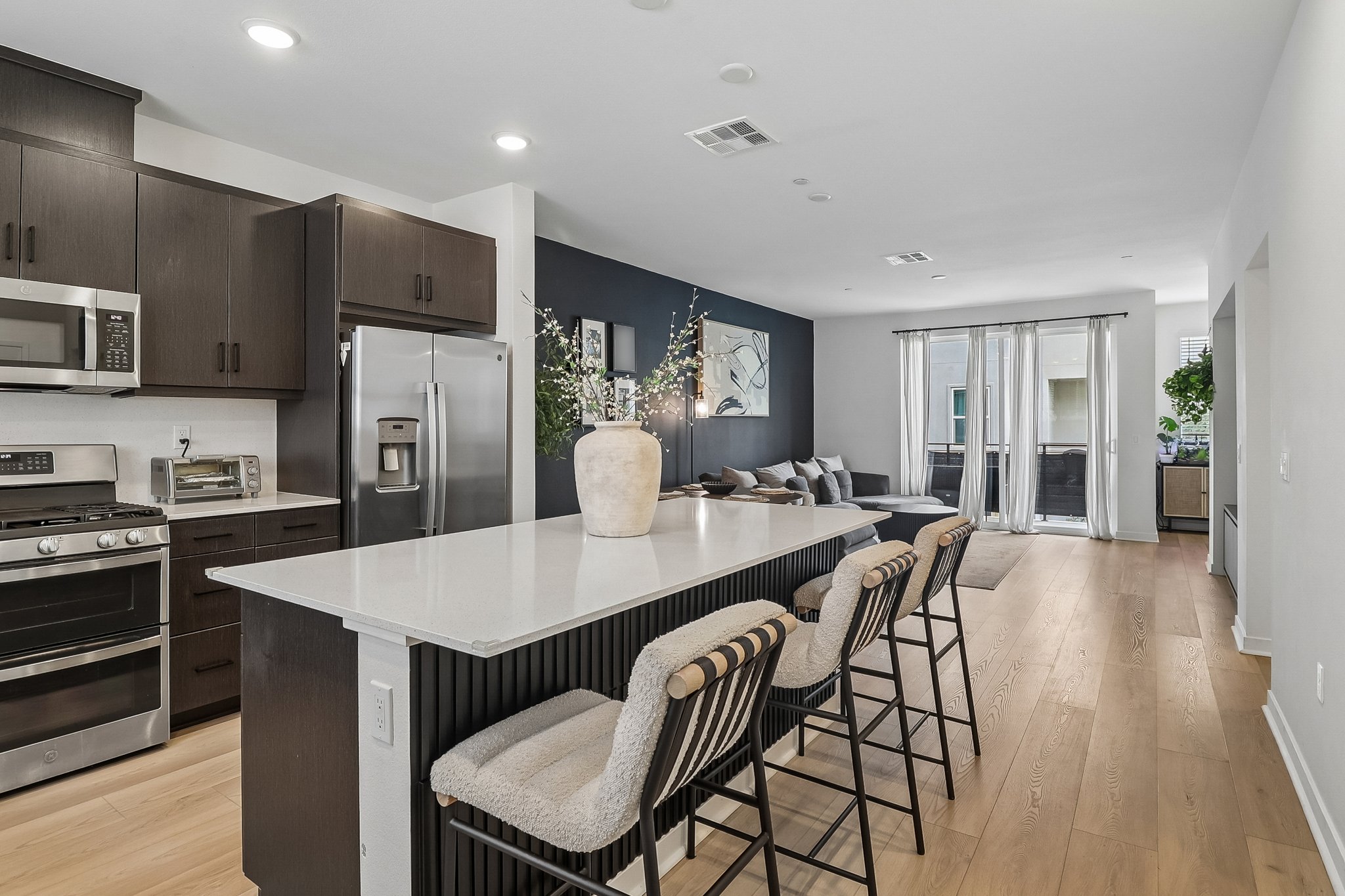Seacliff Pl 84-S2508-010.jpg
