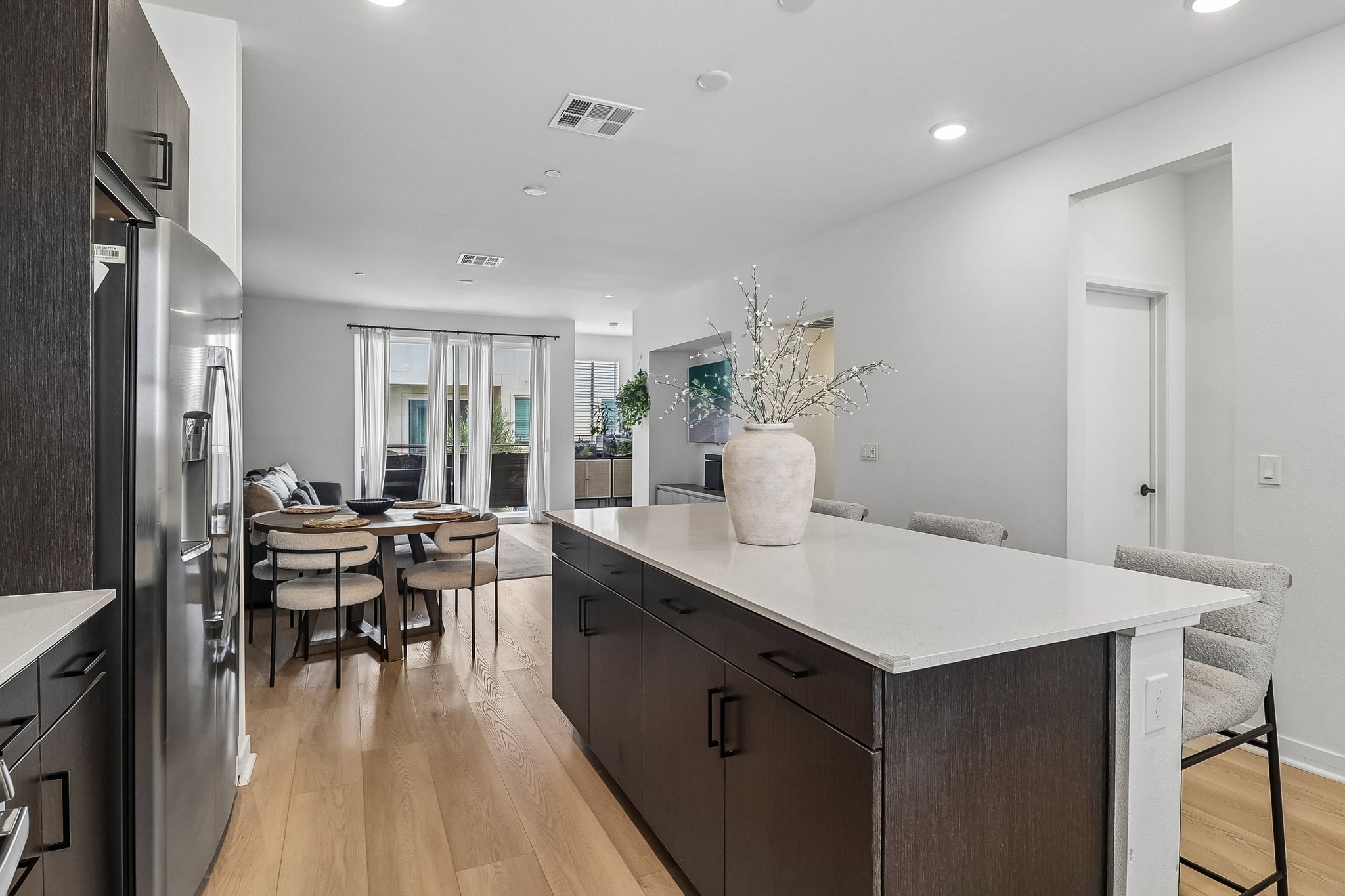 Seacliff Pl 84-S2508-011.jpg