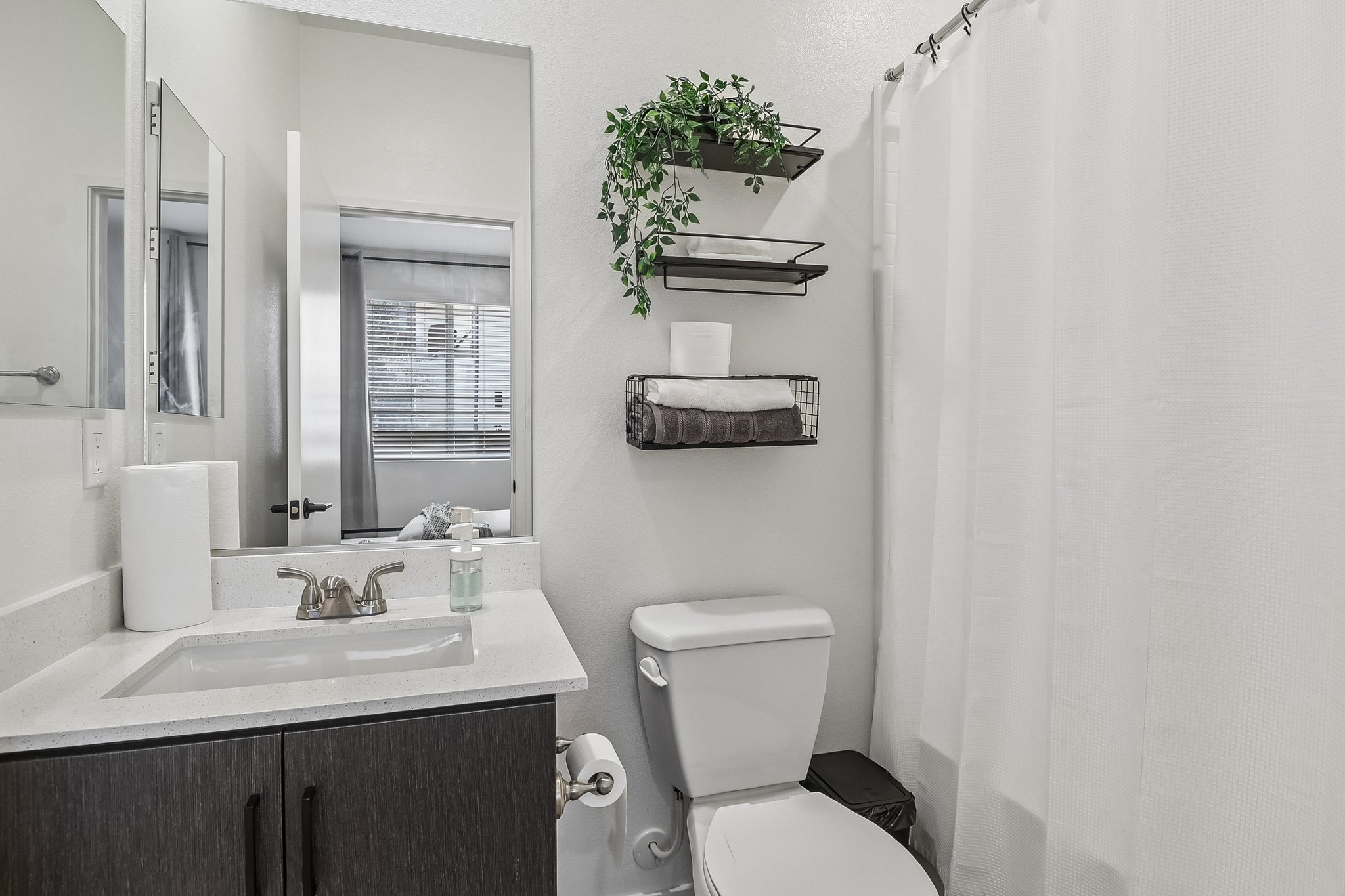 Seacliff Pl 84-S2508-014.jpg