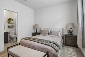 Seacliff Pl 84-S2508-013.jpg