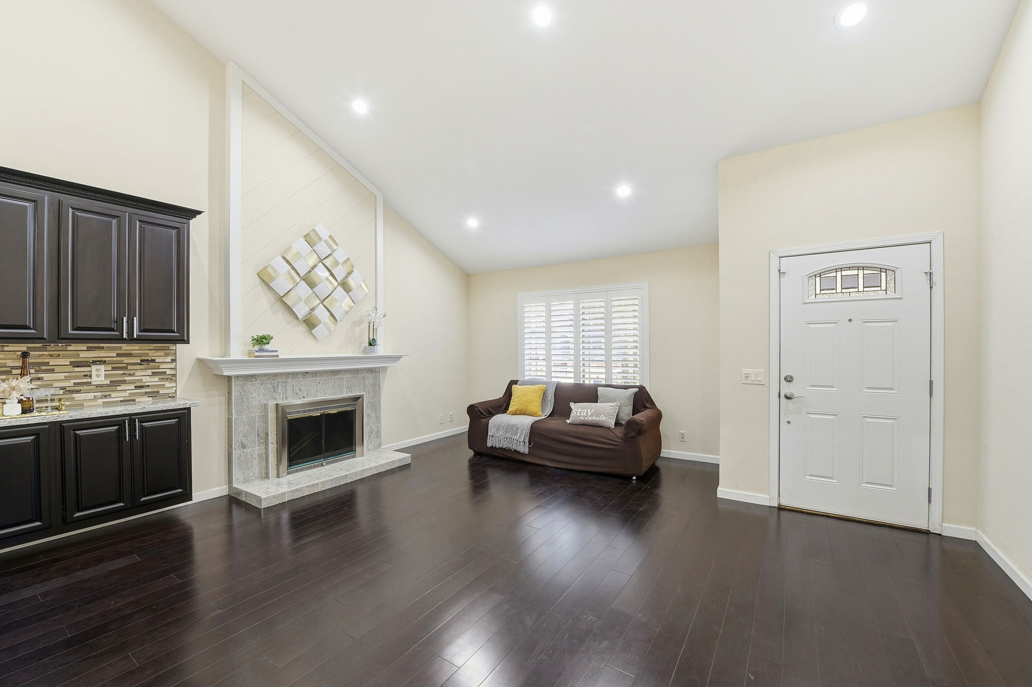 006_F8_5475 Century Park Way