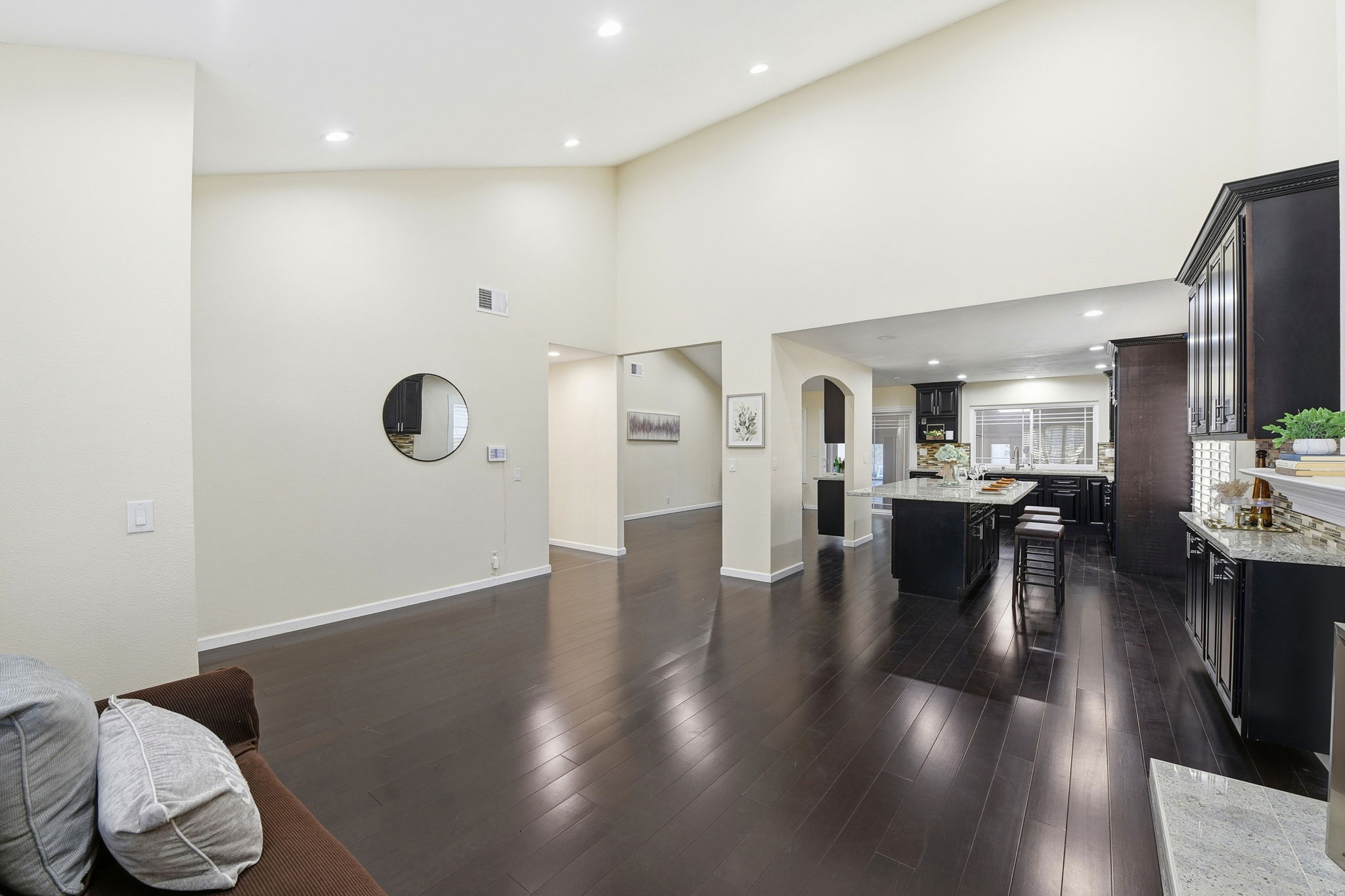 008_F8_5475 Century Park Way