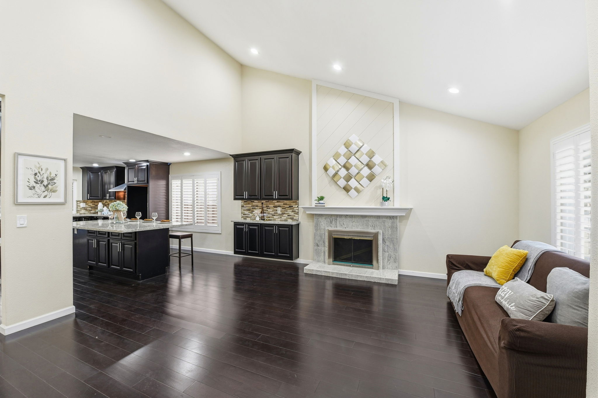 009_F8_5475 Century Park Way