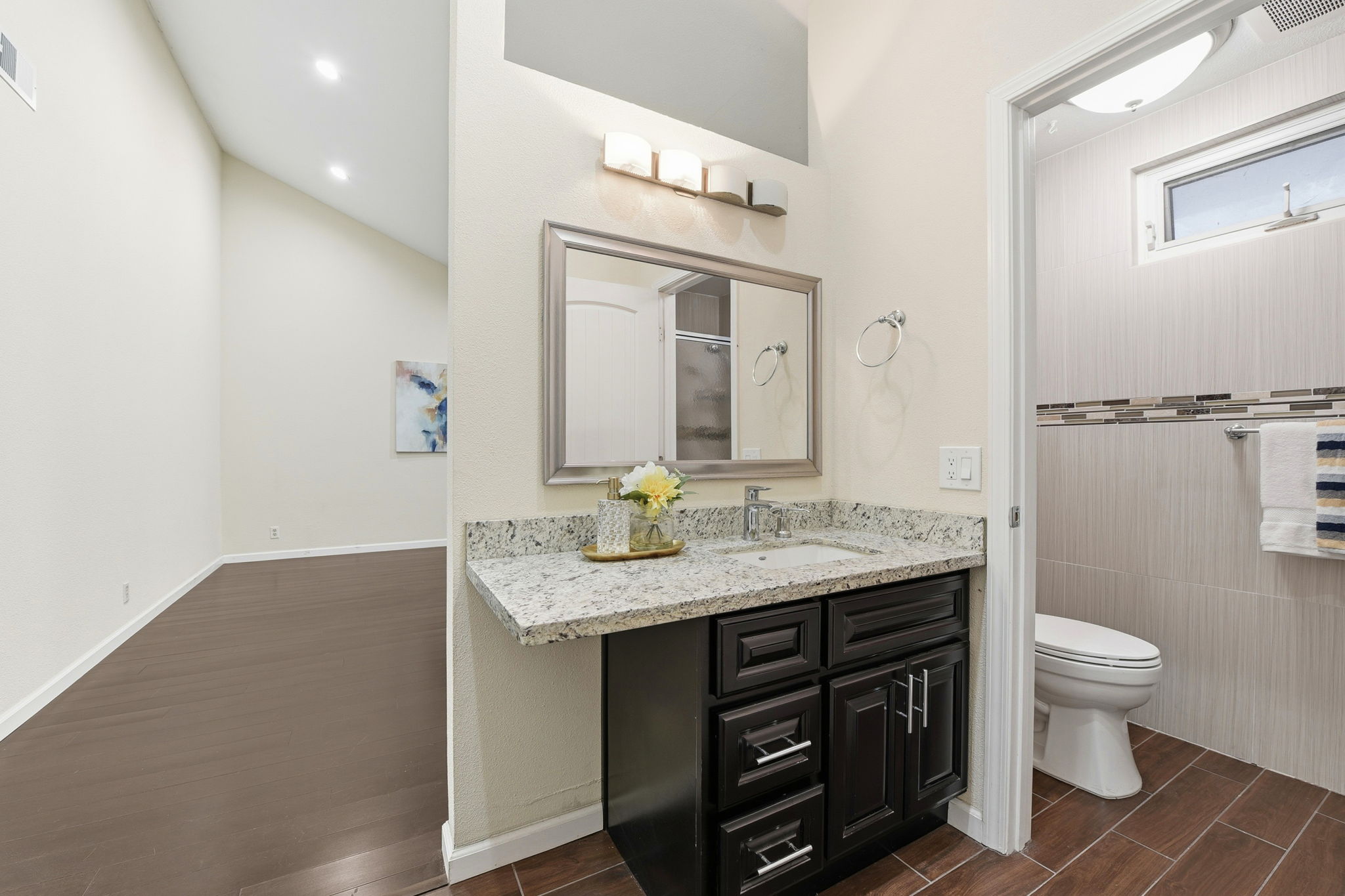 033_F8_5475 Century Park Way