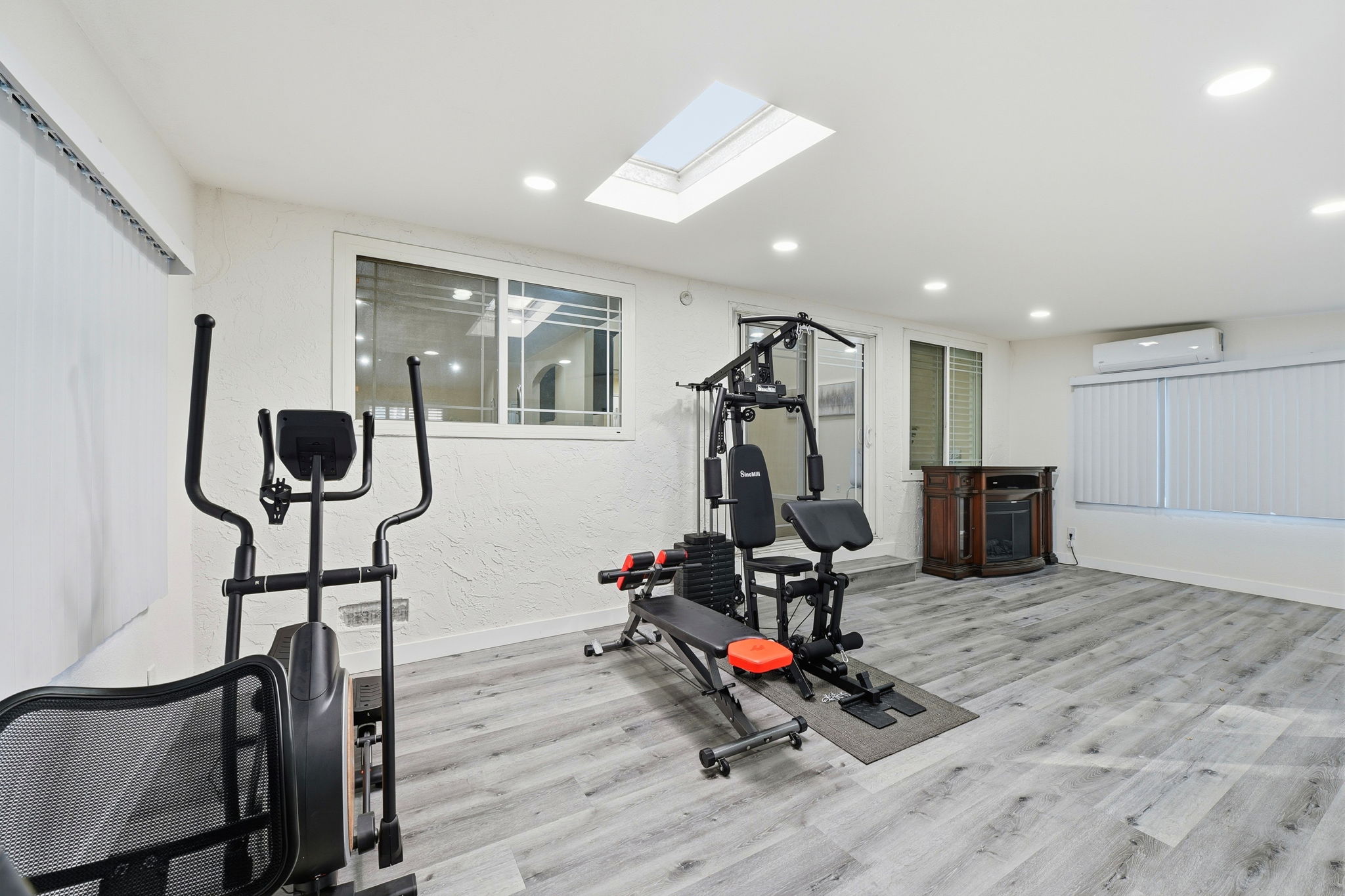 035_F8_5475 Century Park Way