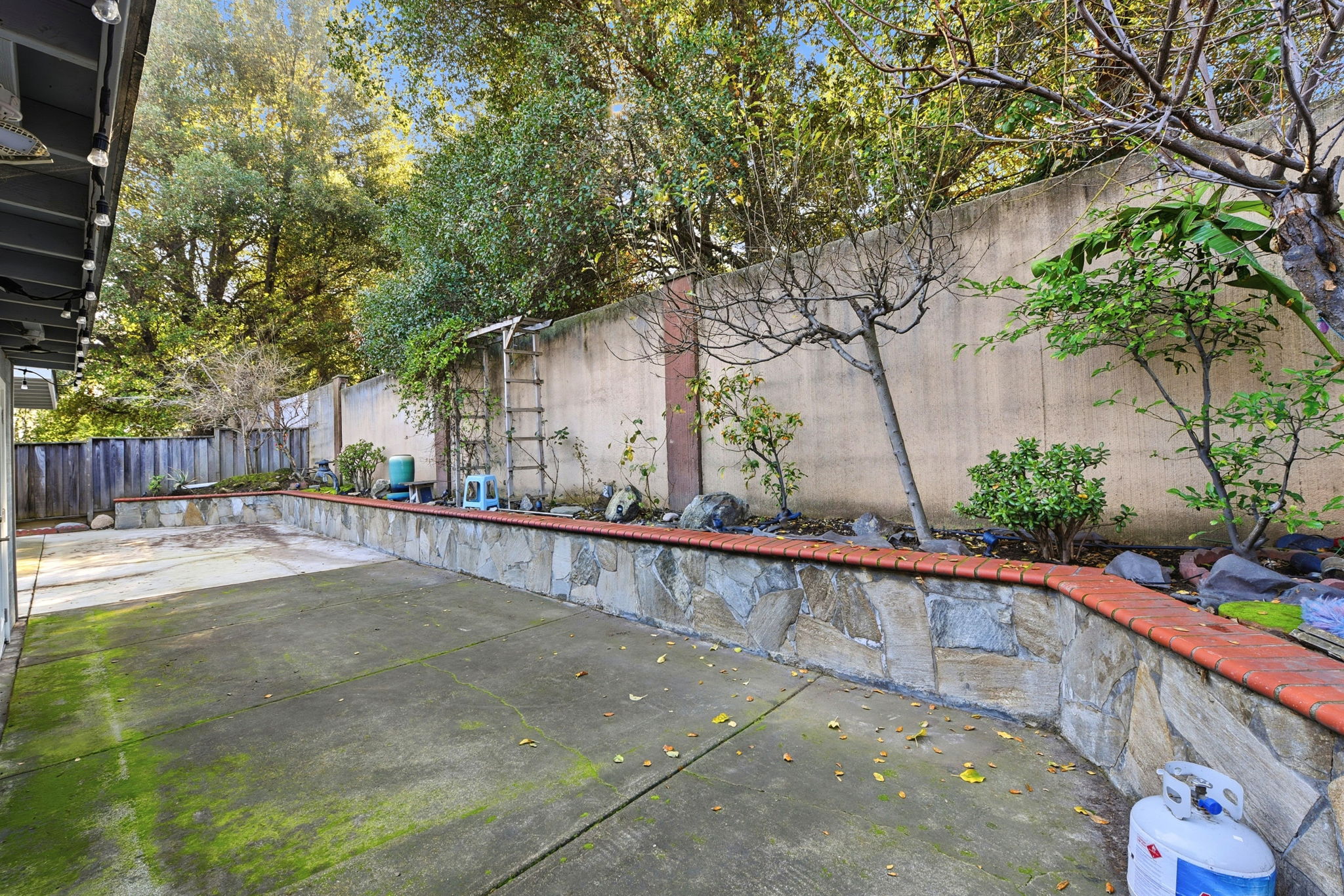 037_F8_5475 Century Park Way