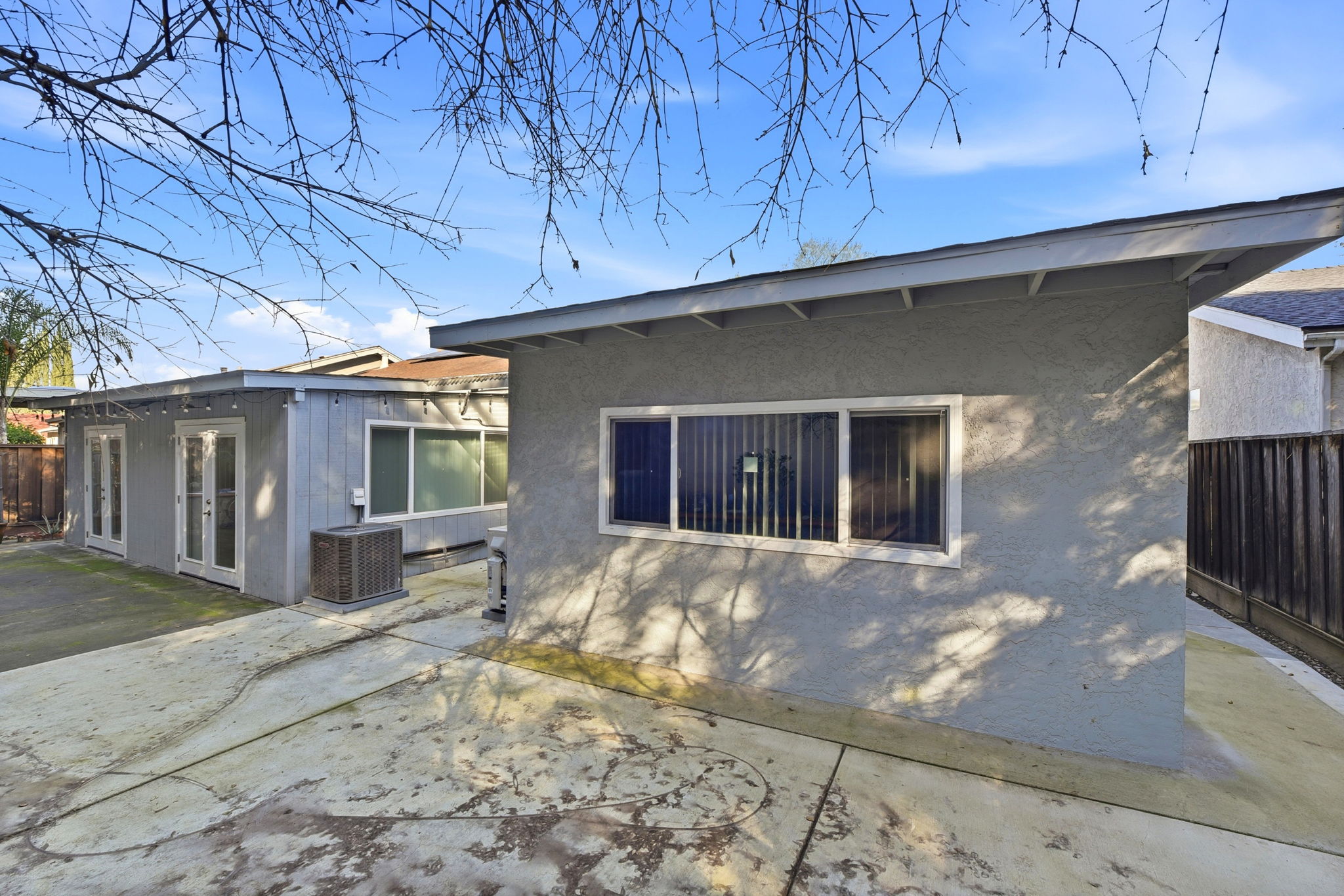 040_F8_5475 Century Park Way