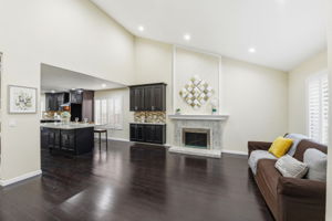 009_F8_5475 Century Park Way