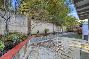 036_F8_5475 Century Park Way