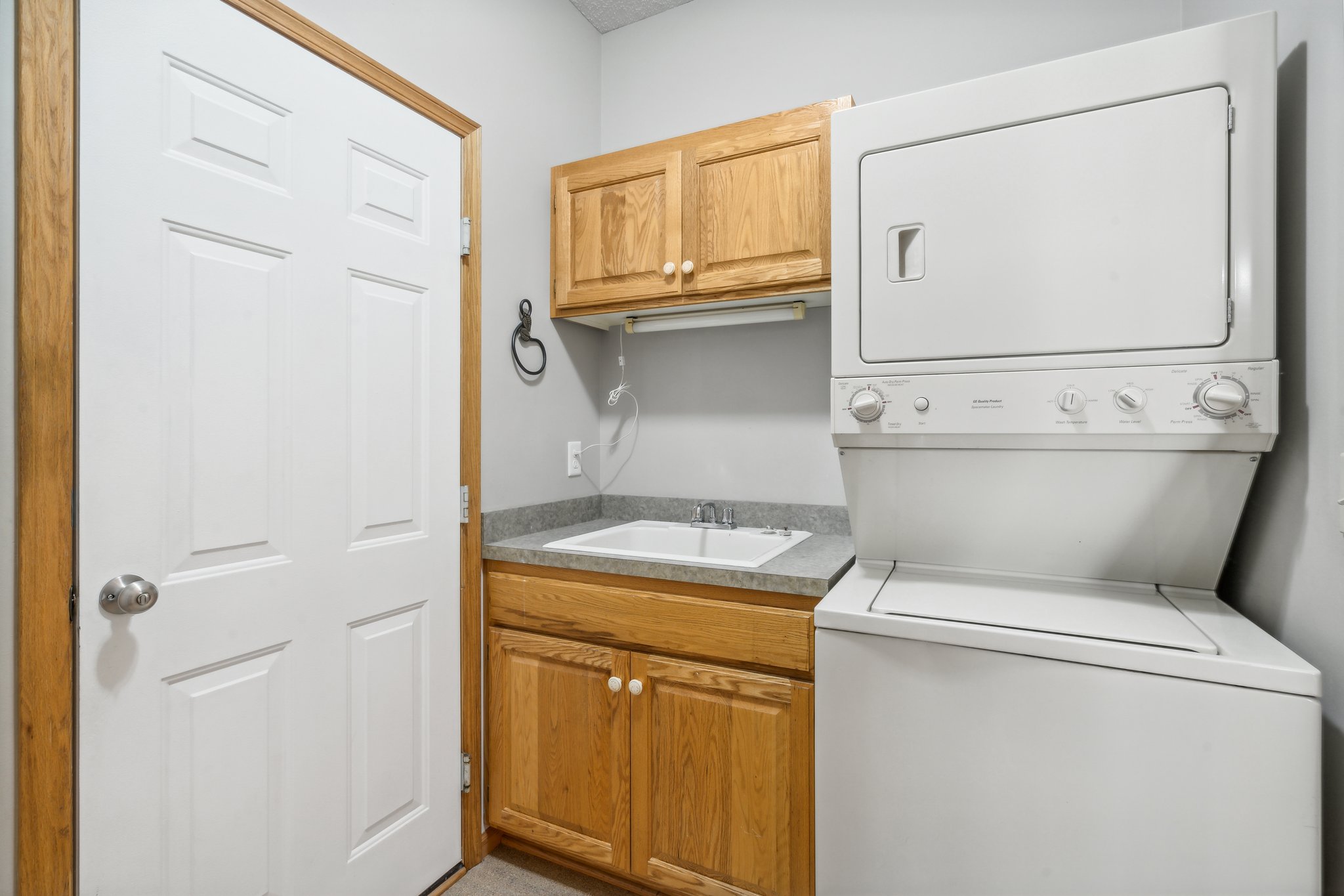 Main Floor mudroom/laundry