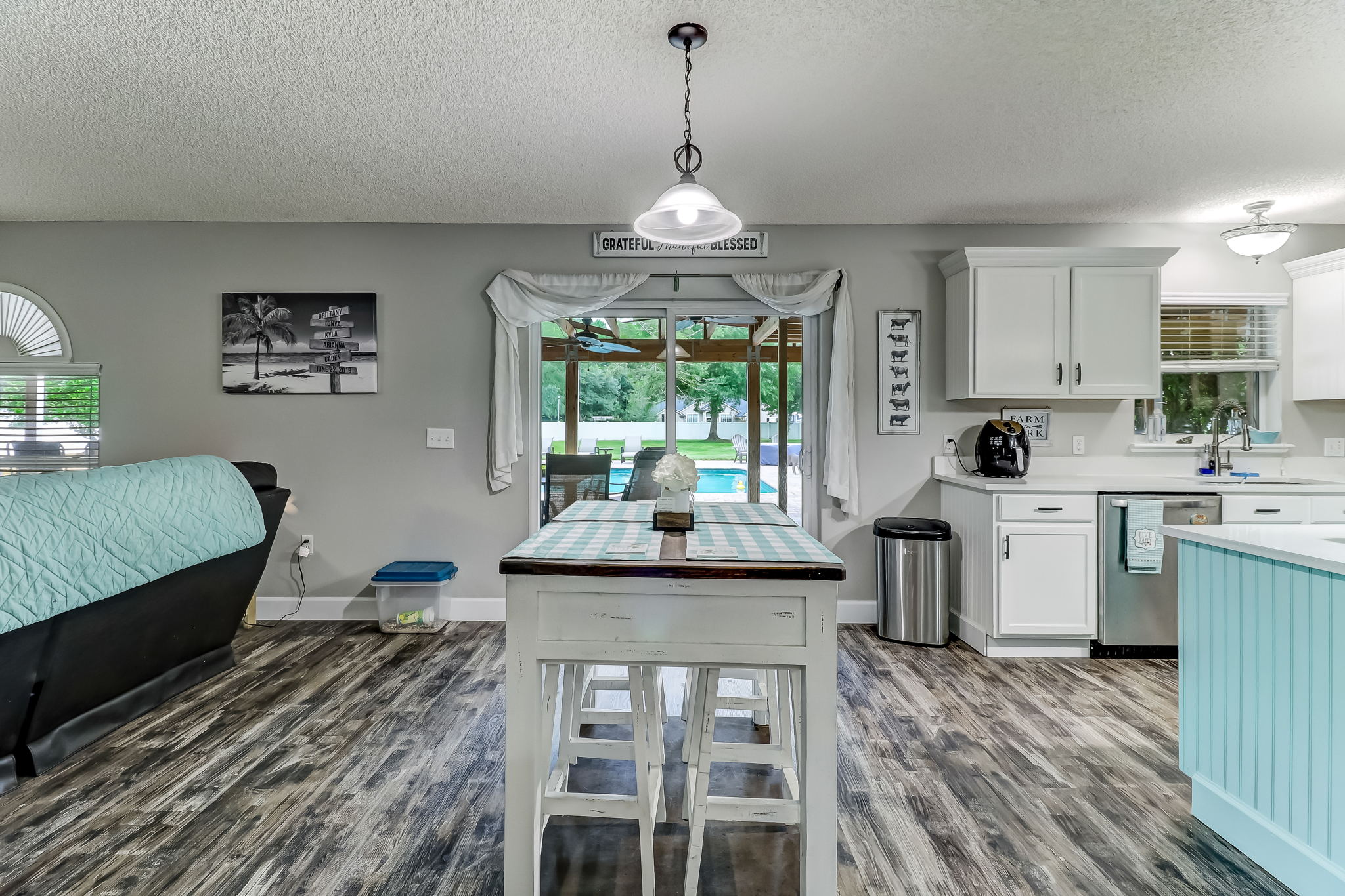 Kitchen/Breakfast Area