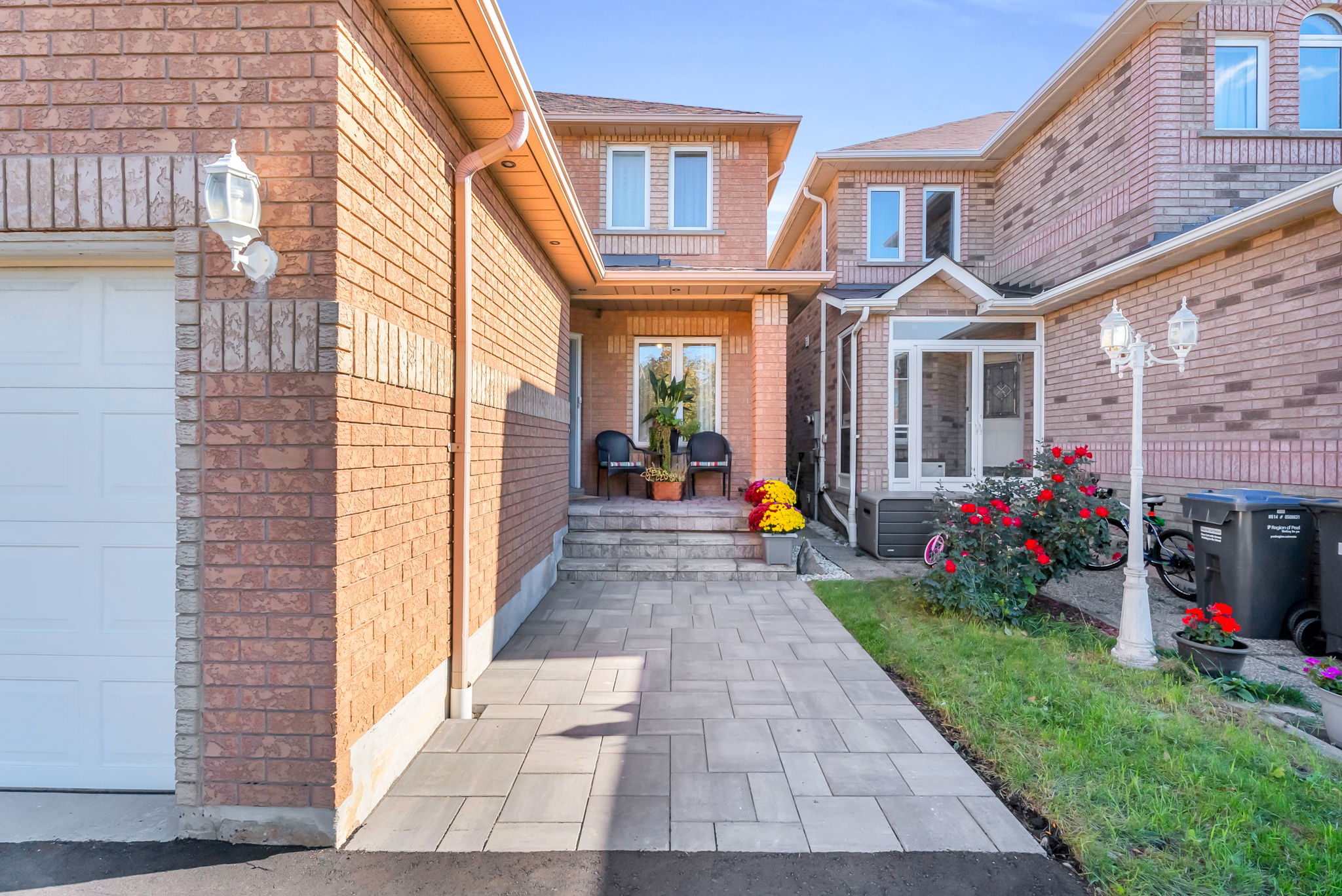 Front Porch/Entrance