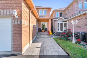 Front Porch/Entrance
