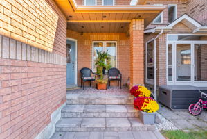Front Porch/Entrance