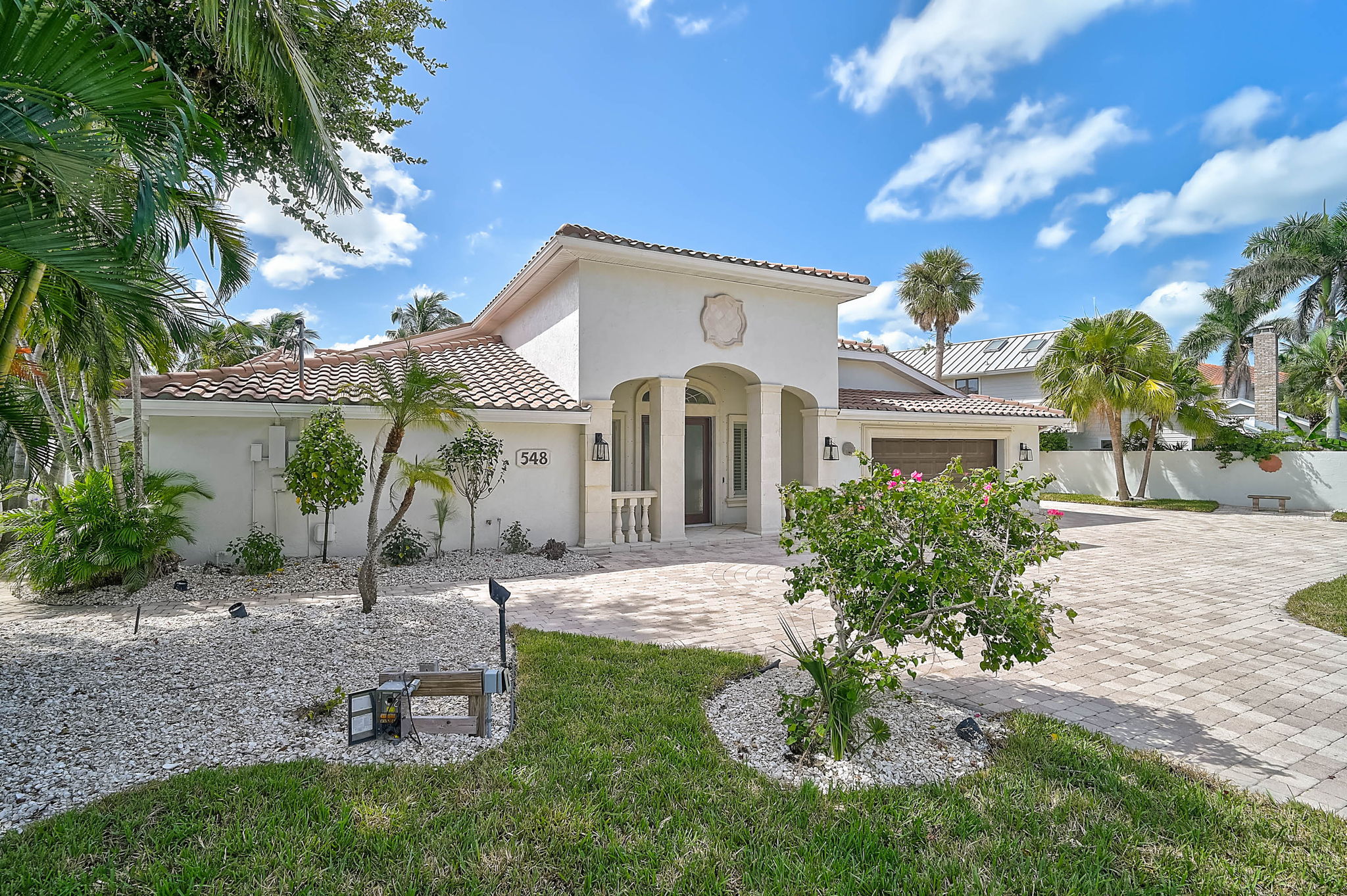 548 Siesta Dr-3