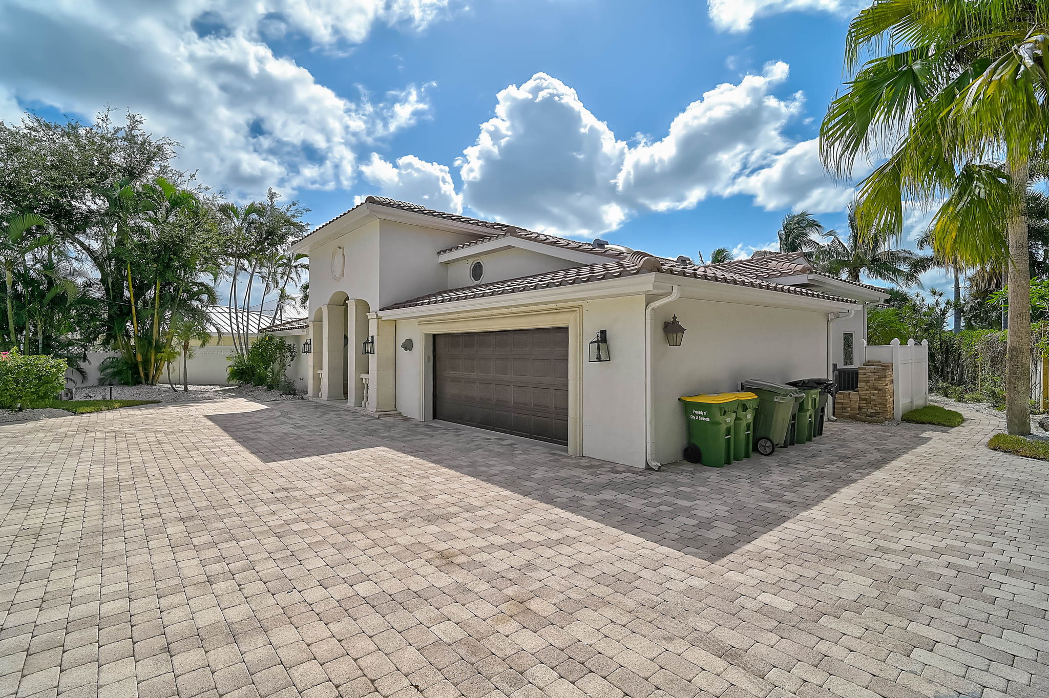 548 Siesta Dr-4