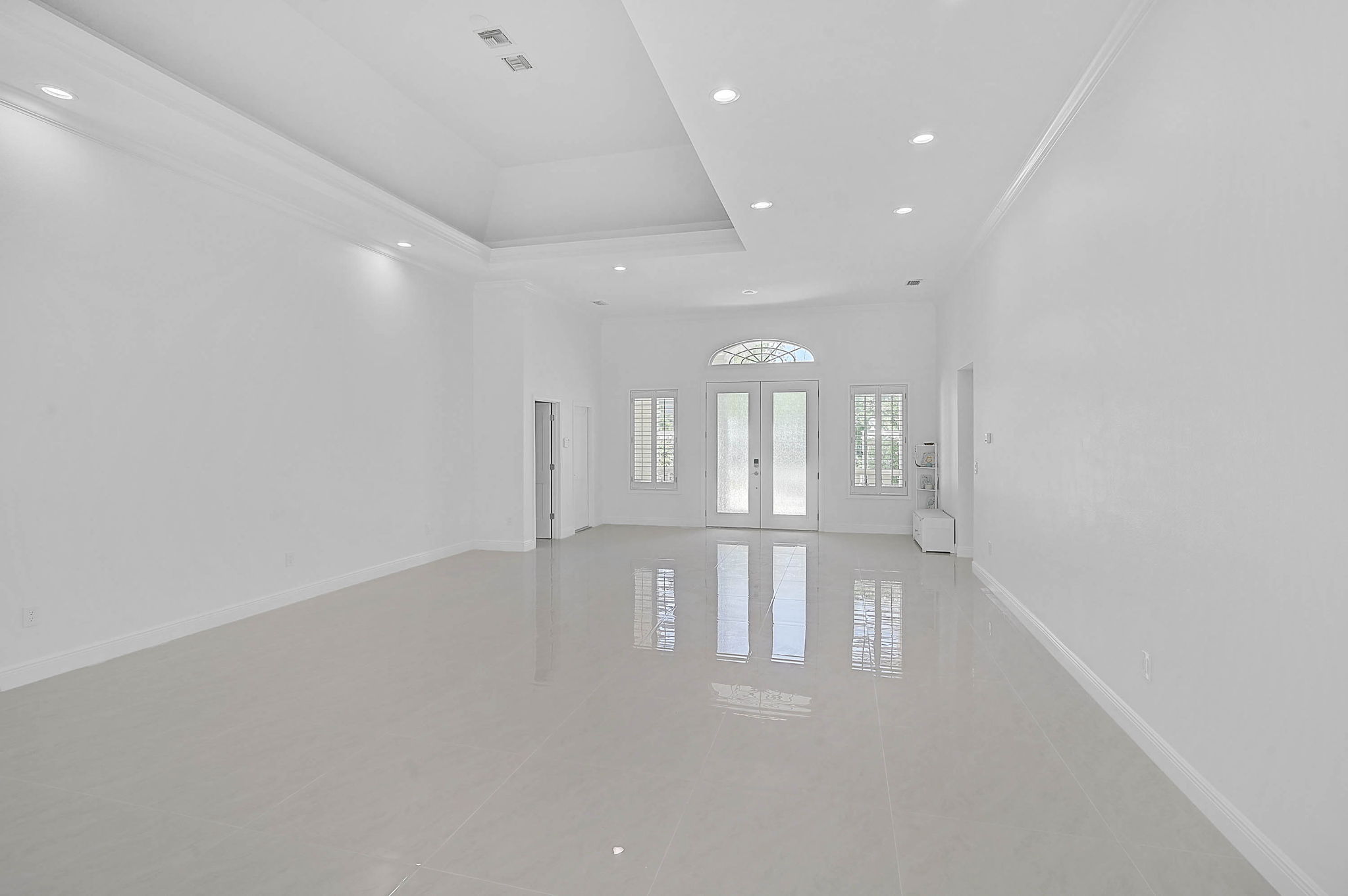 548 Siesta Dr-7