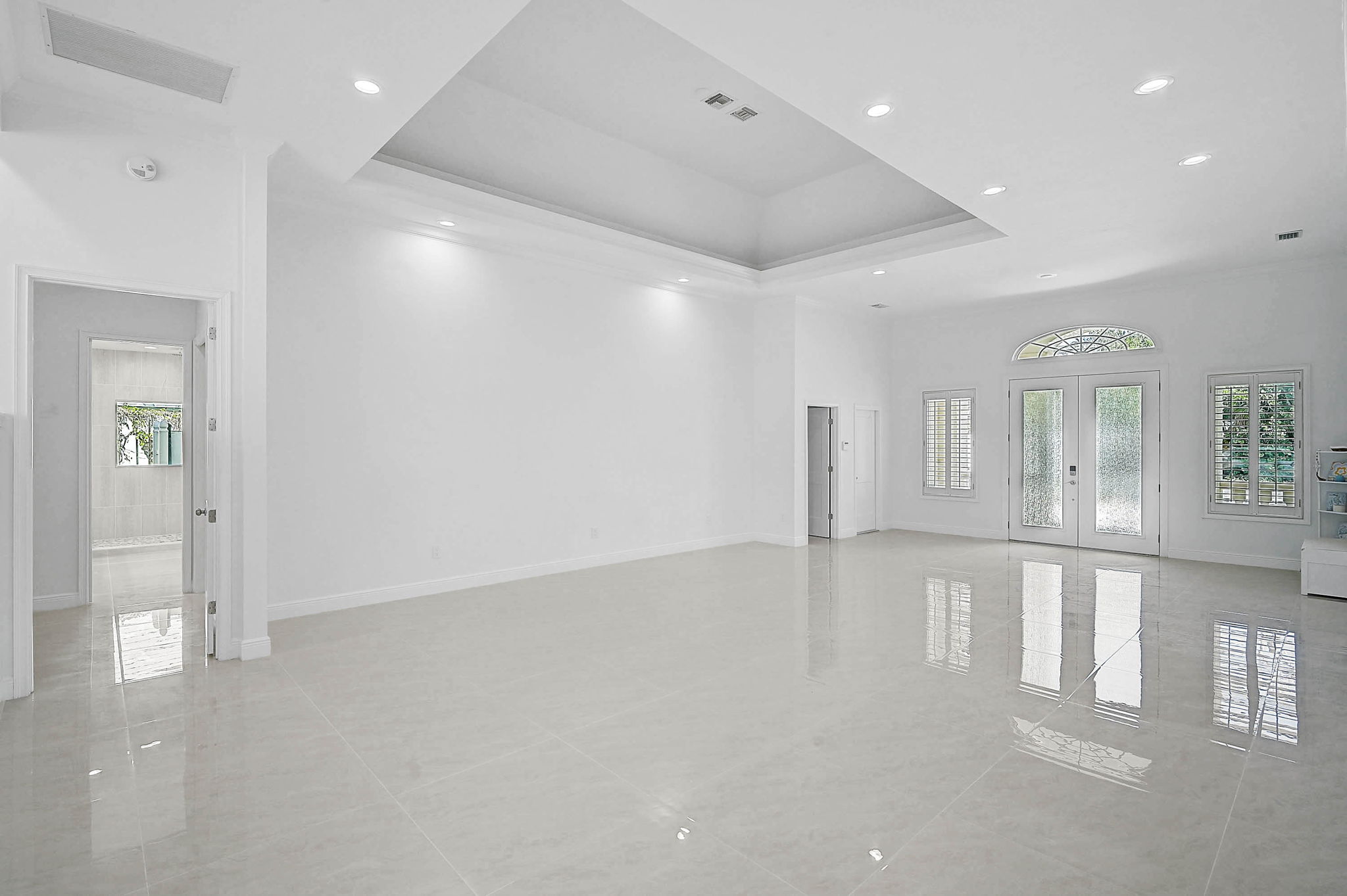 548 Siesta Dr-8