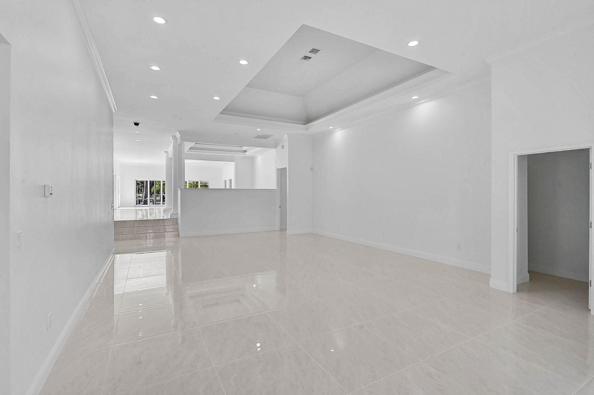 548 Siesta Dr-9