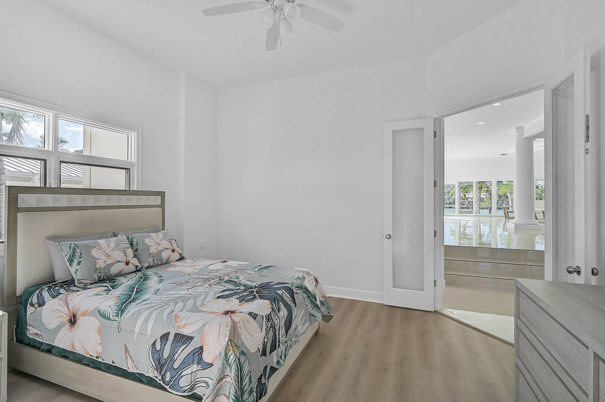 548 Siesta Dr-19