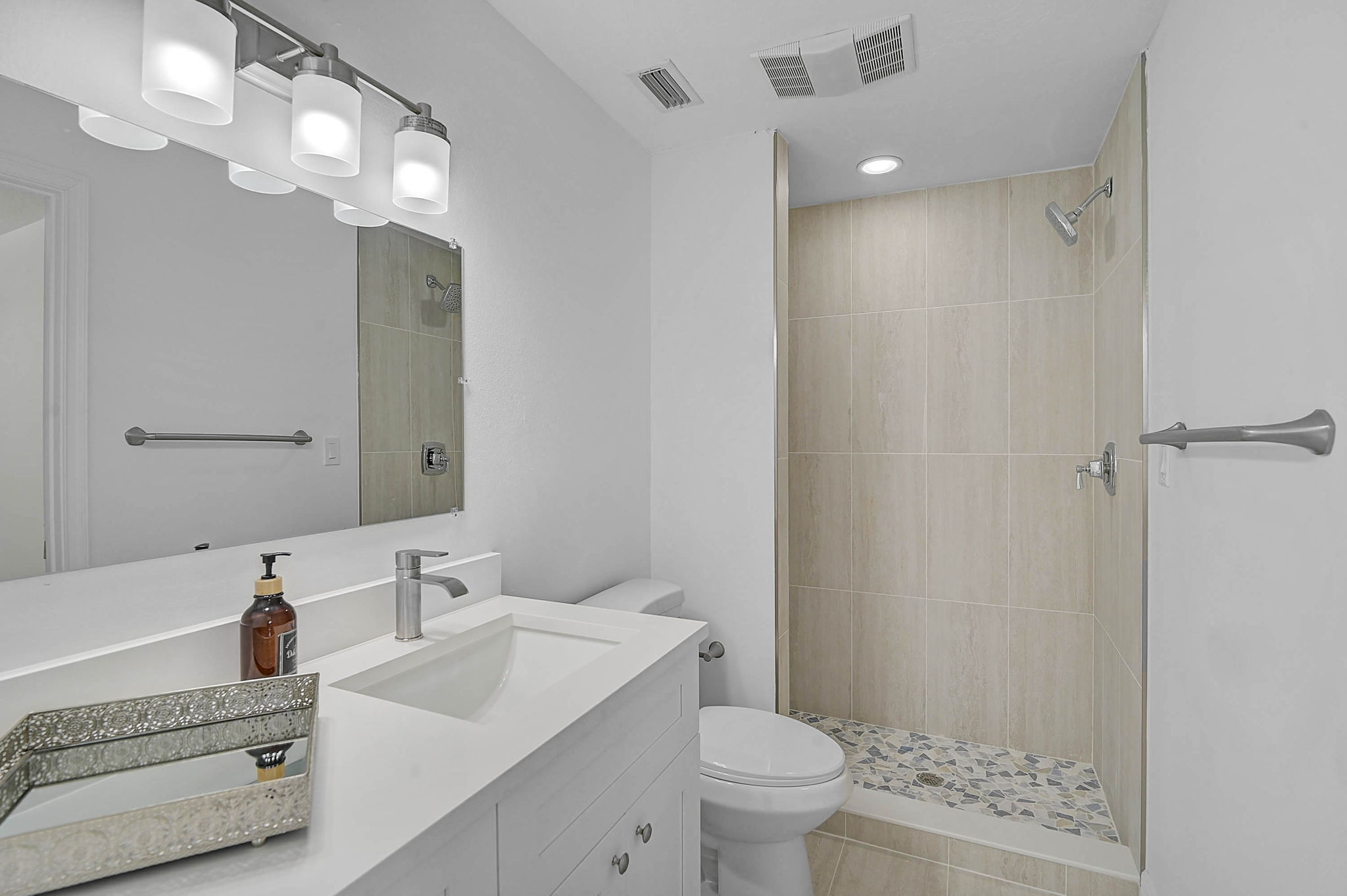 548 Siesta Dr-20
