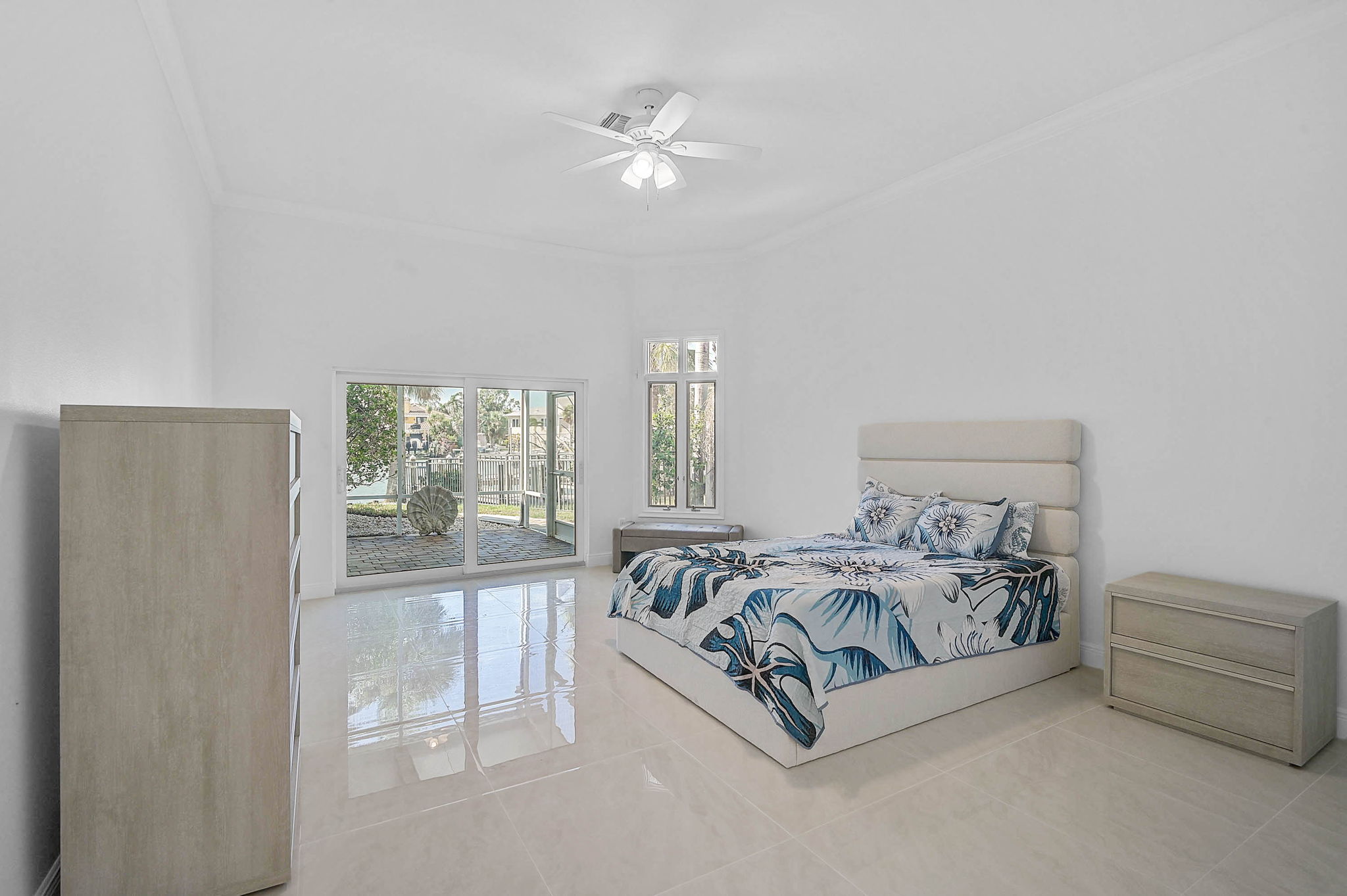 548 Siesta Dr-23