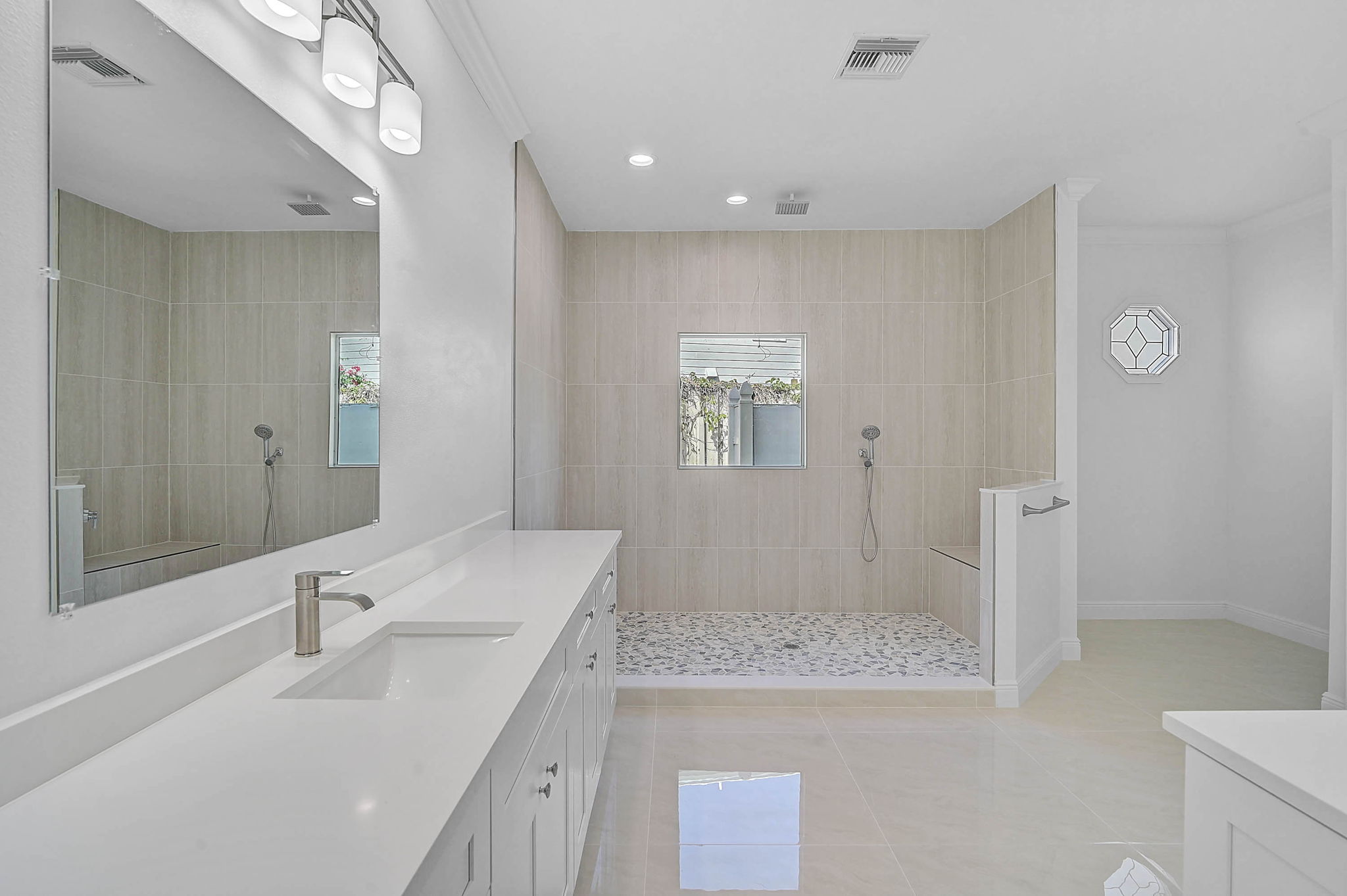 548 Siesta Dr-27