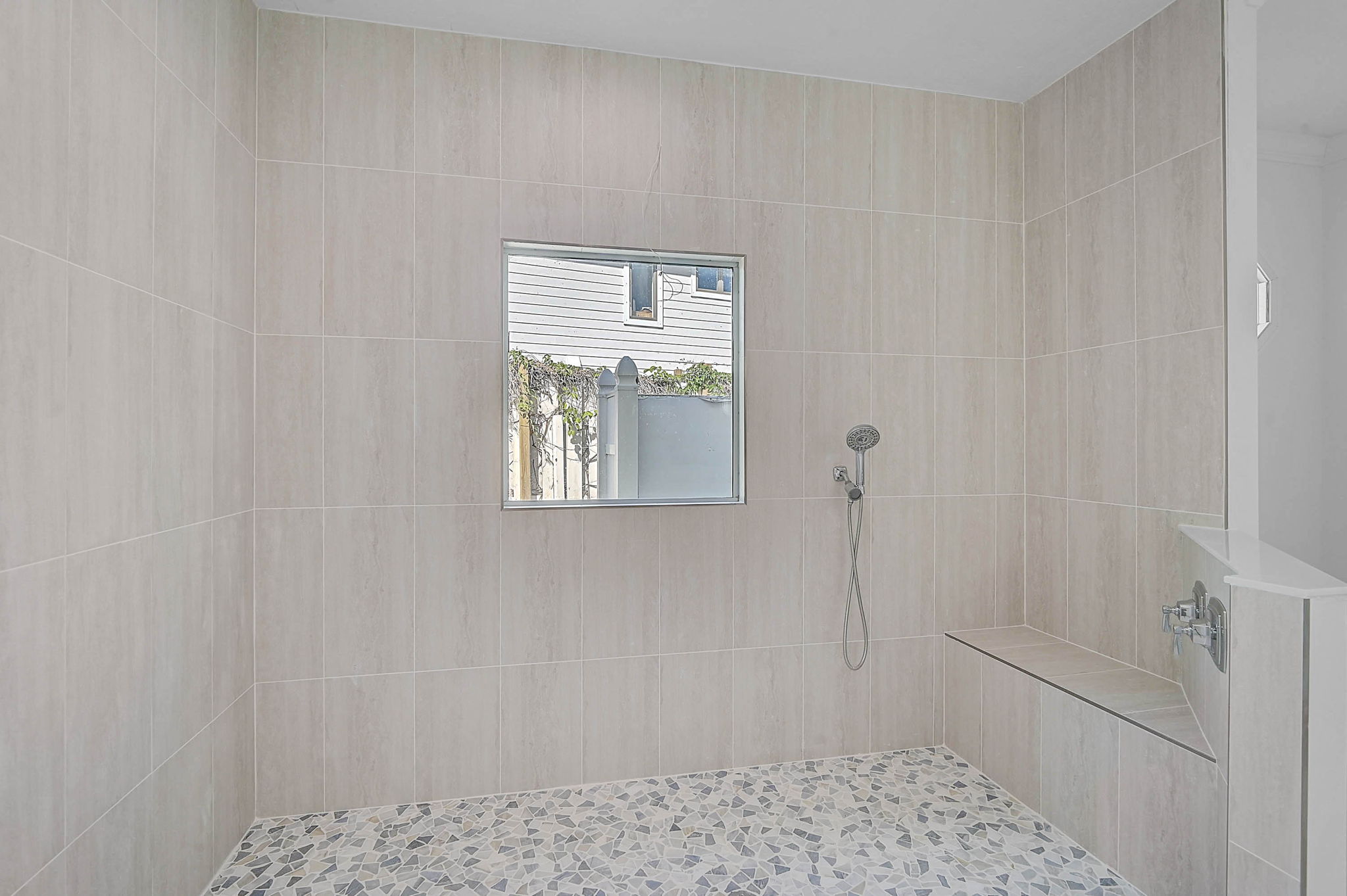 548 Siesta Dr-30