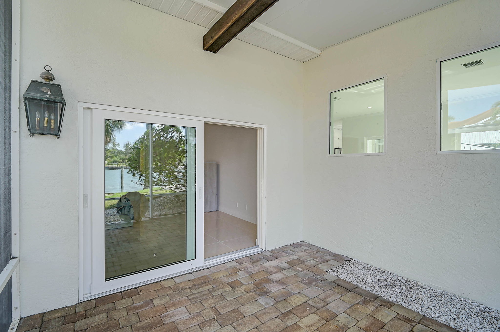 548 Siesta Dr-33