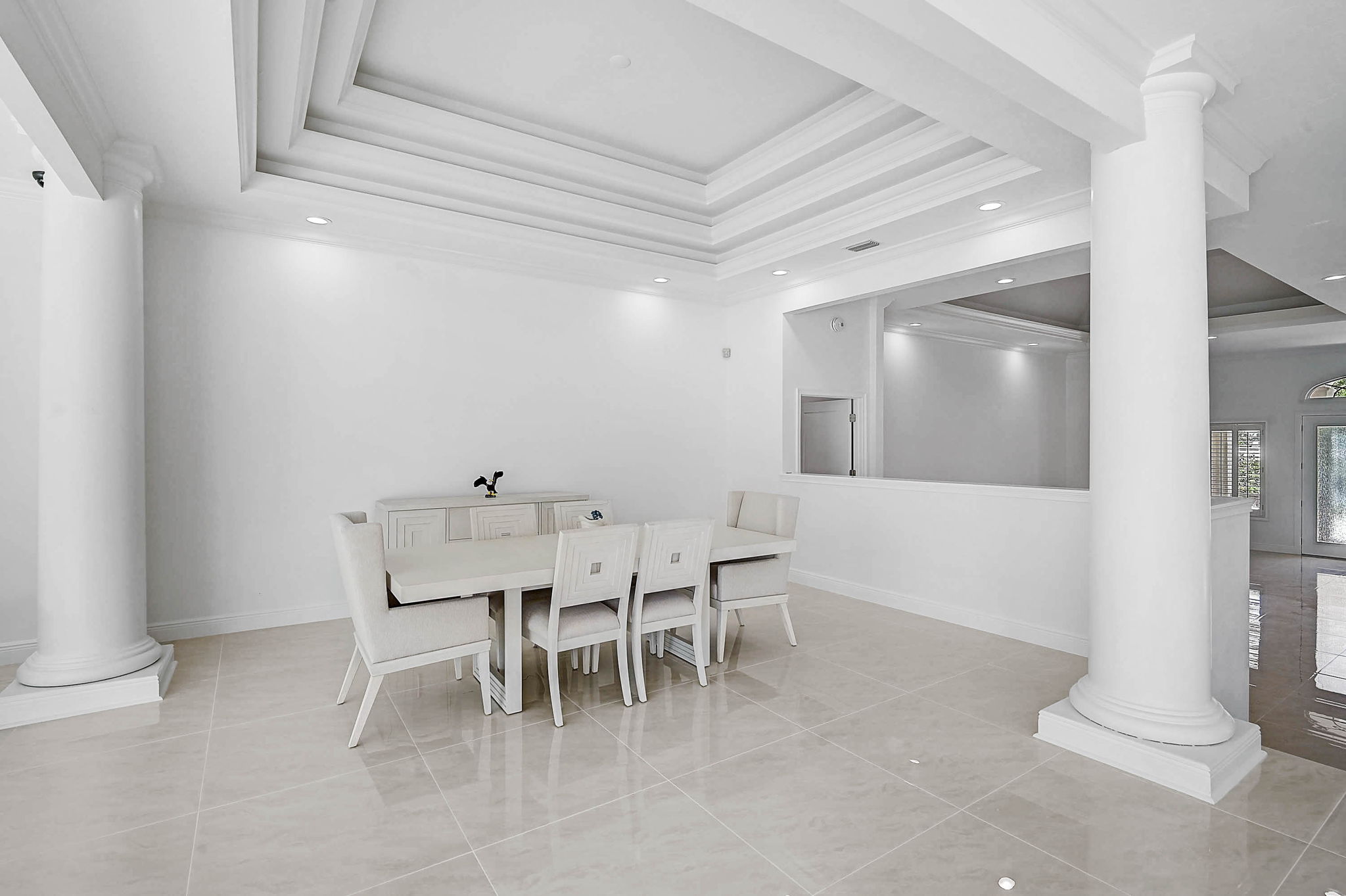 548 Siesta Dr-37