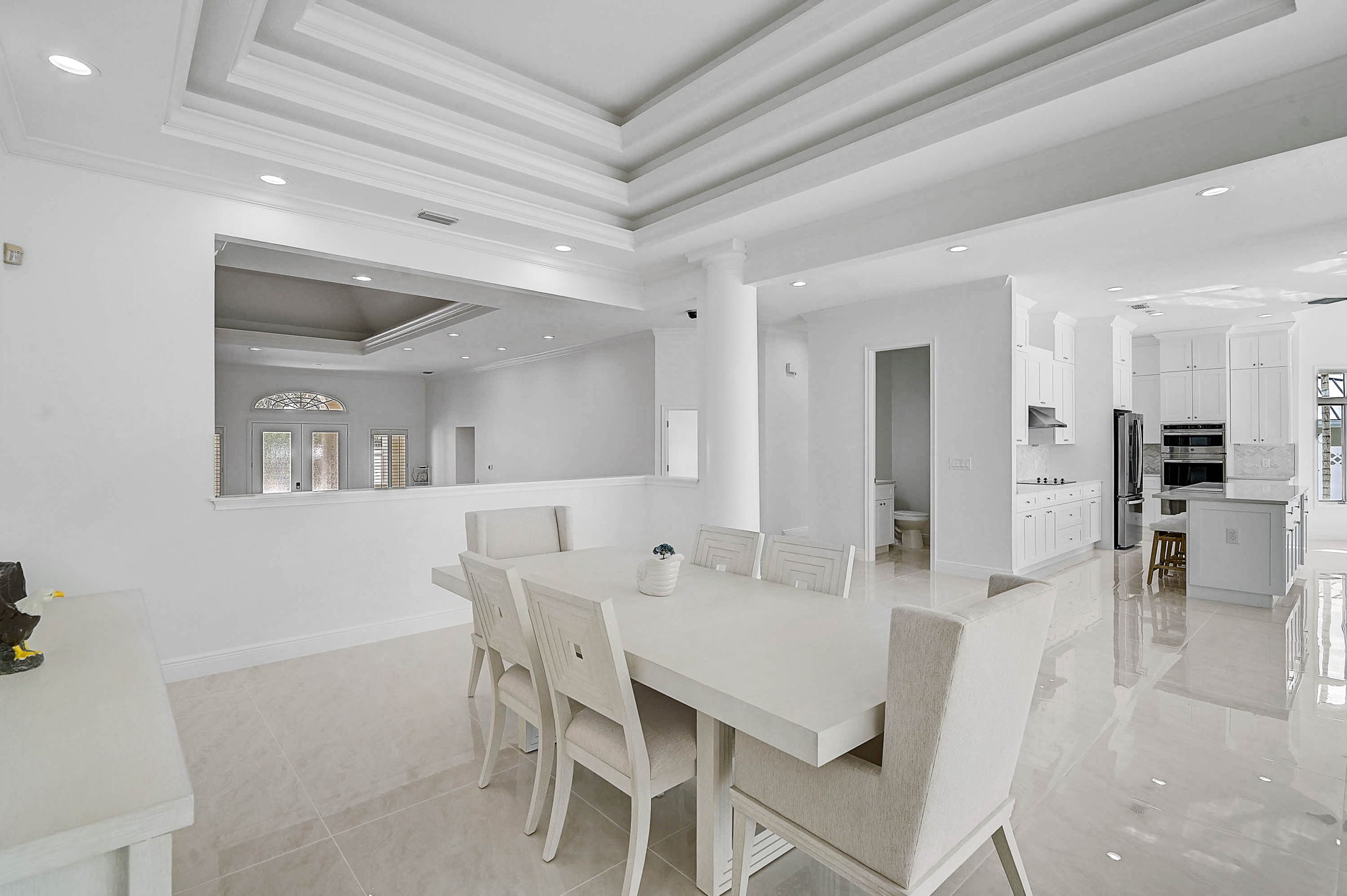 548 Siesta Dr-38