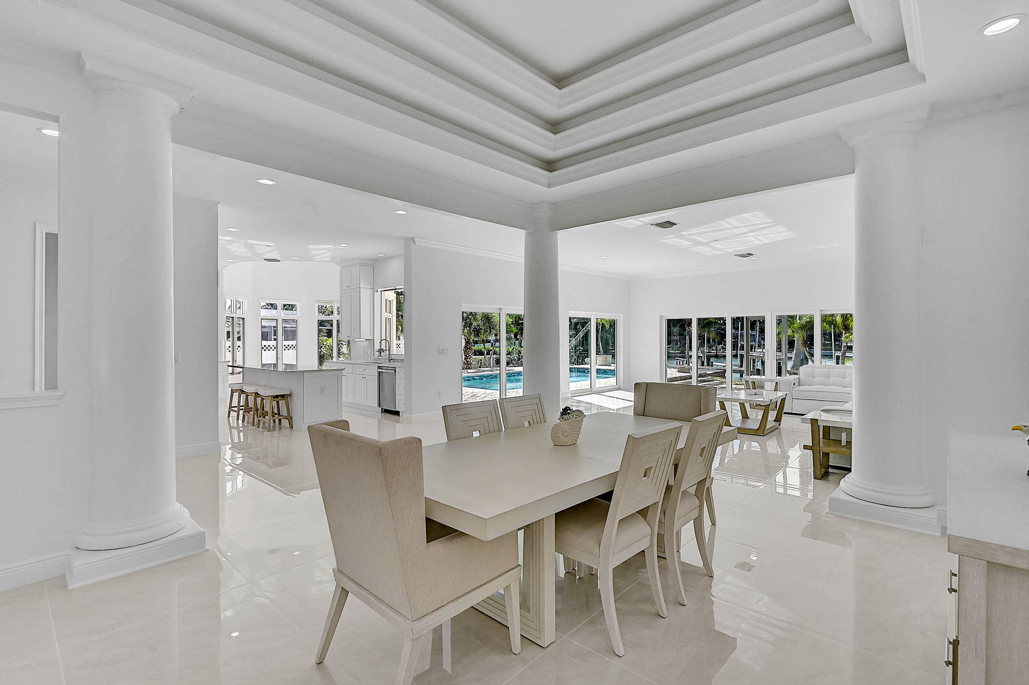 548 Siesta Dr-39