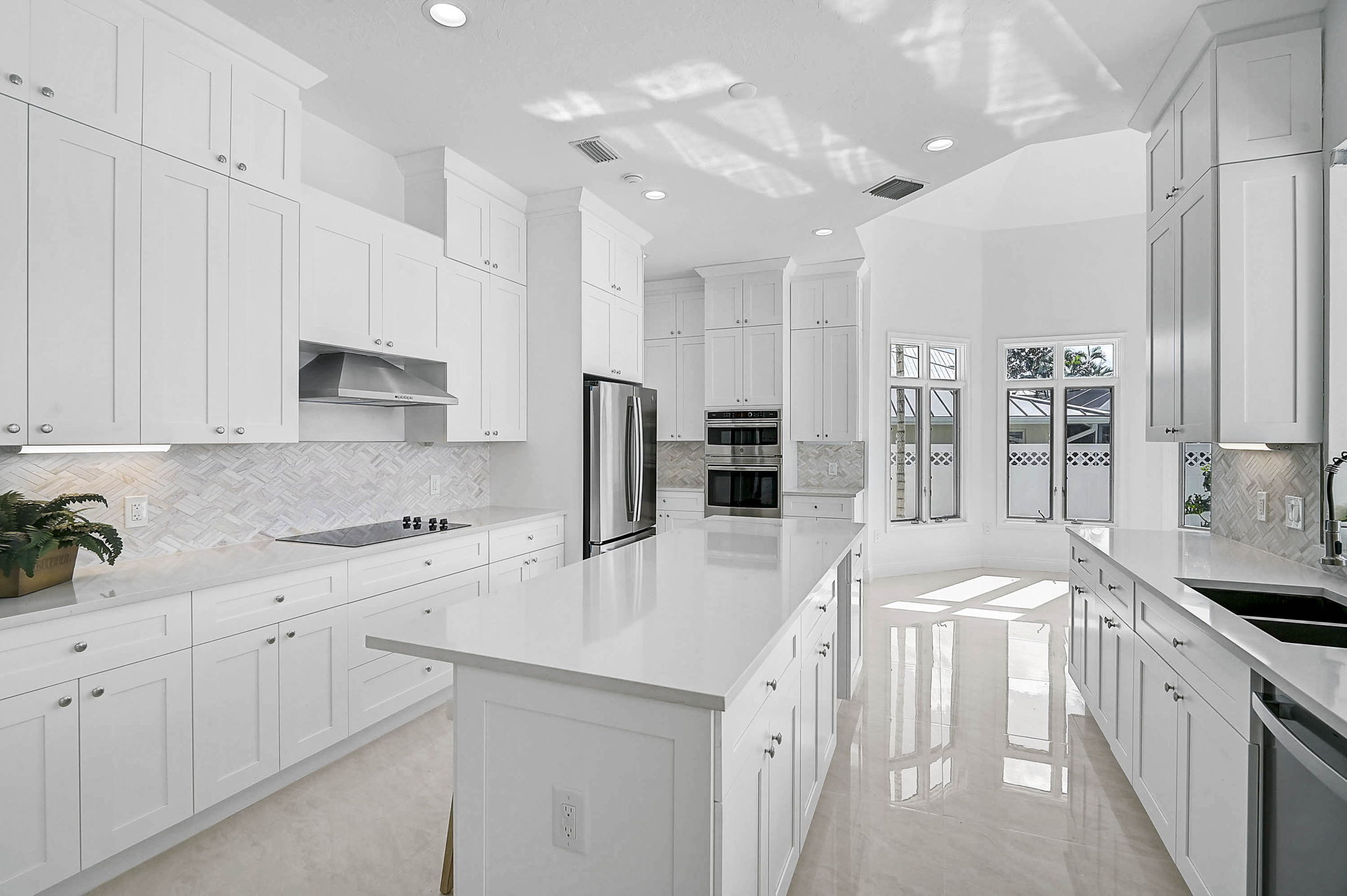 548 Siesta Dr-41