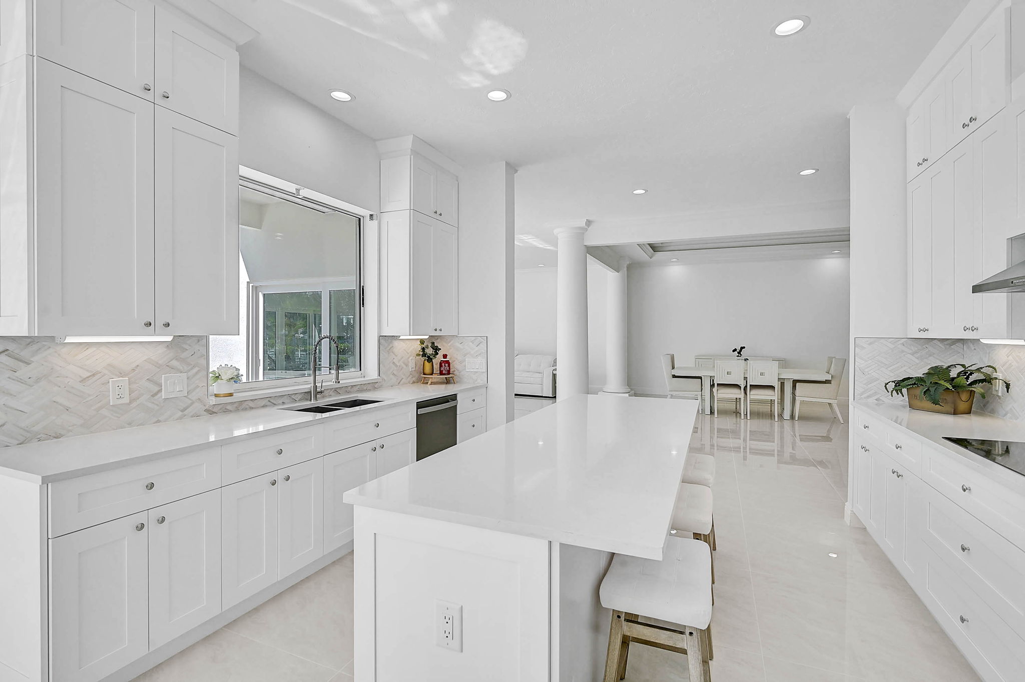548 Siesta Dr-42