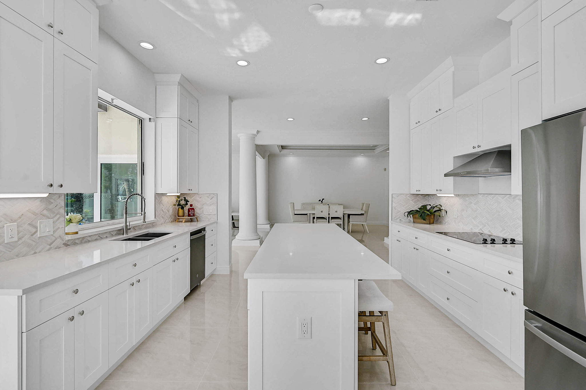 548 Siesta Dr-44
