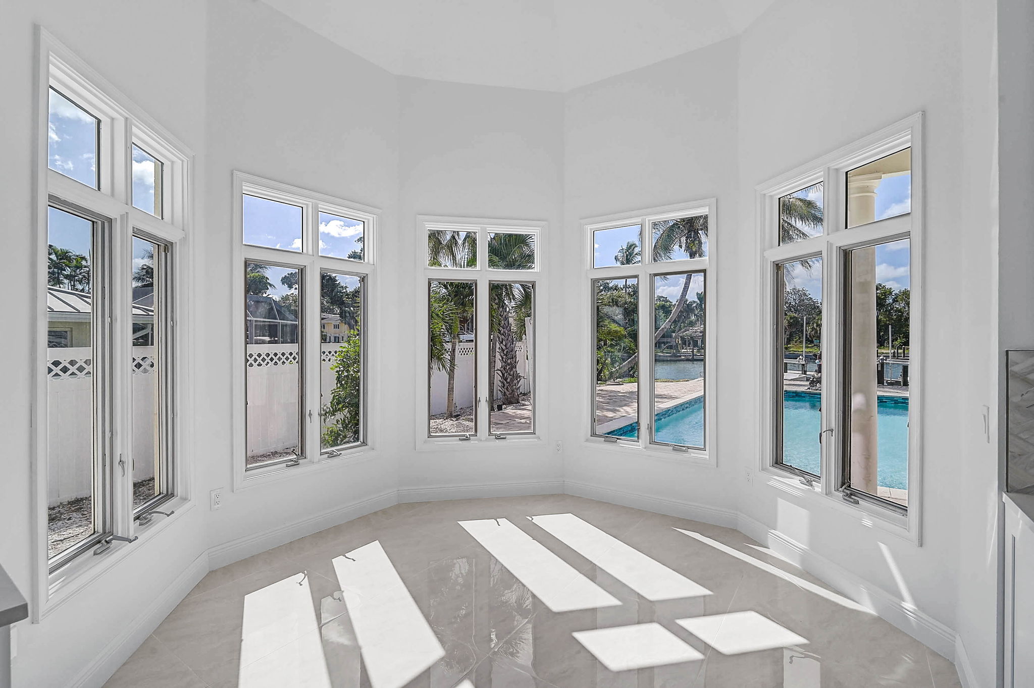 548 Siesta Dr-46