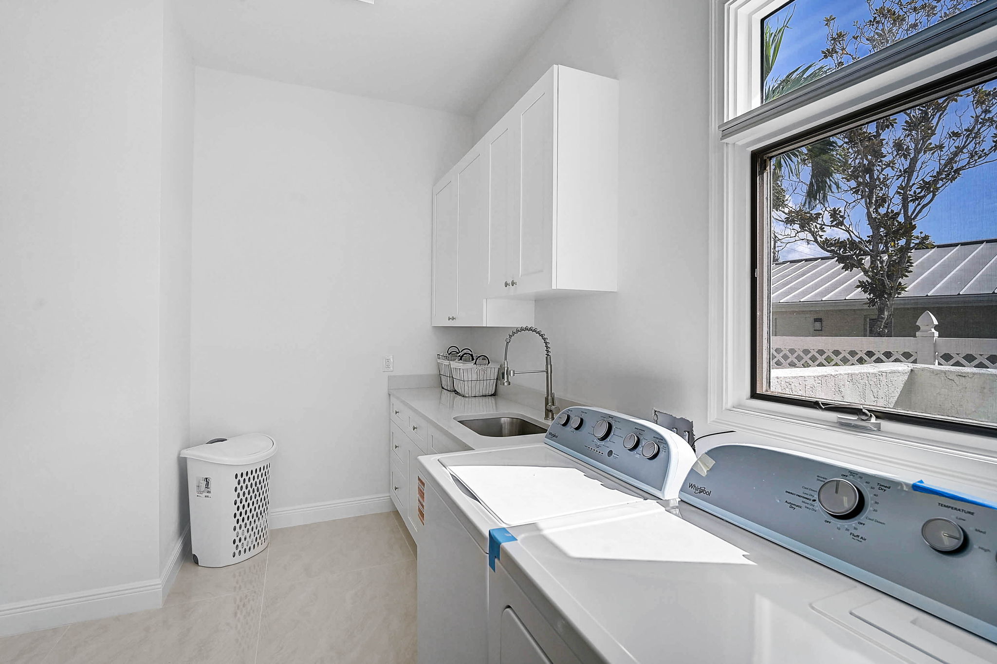 548 Siesta Dr-48