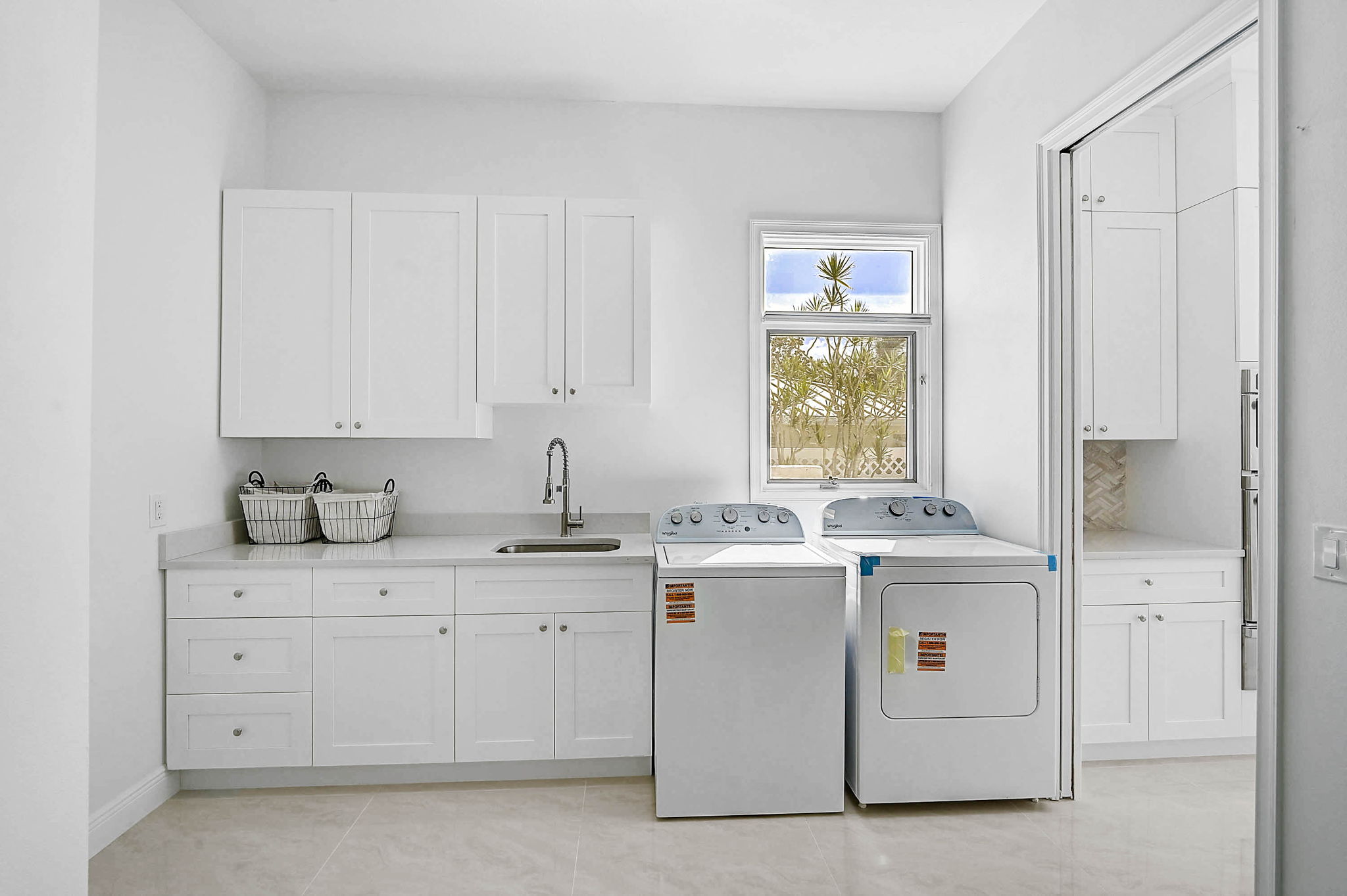 548 Siesta Dr-49
