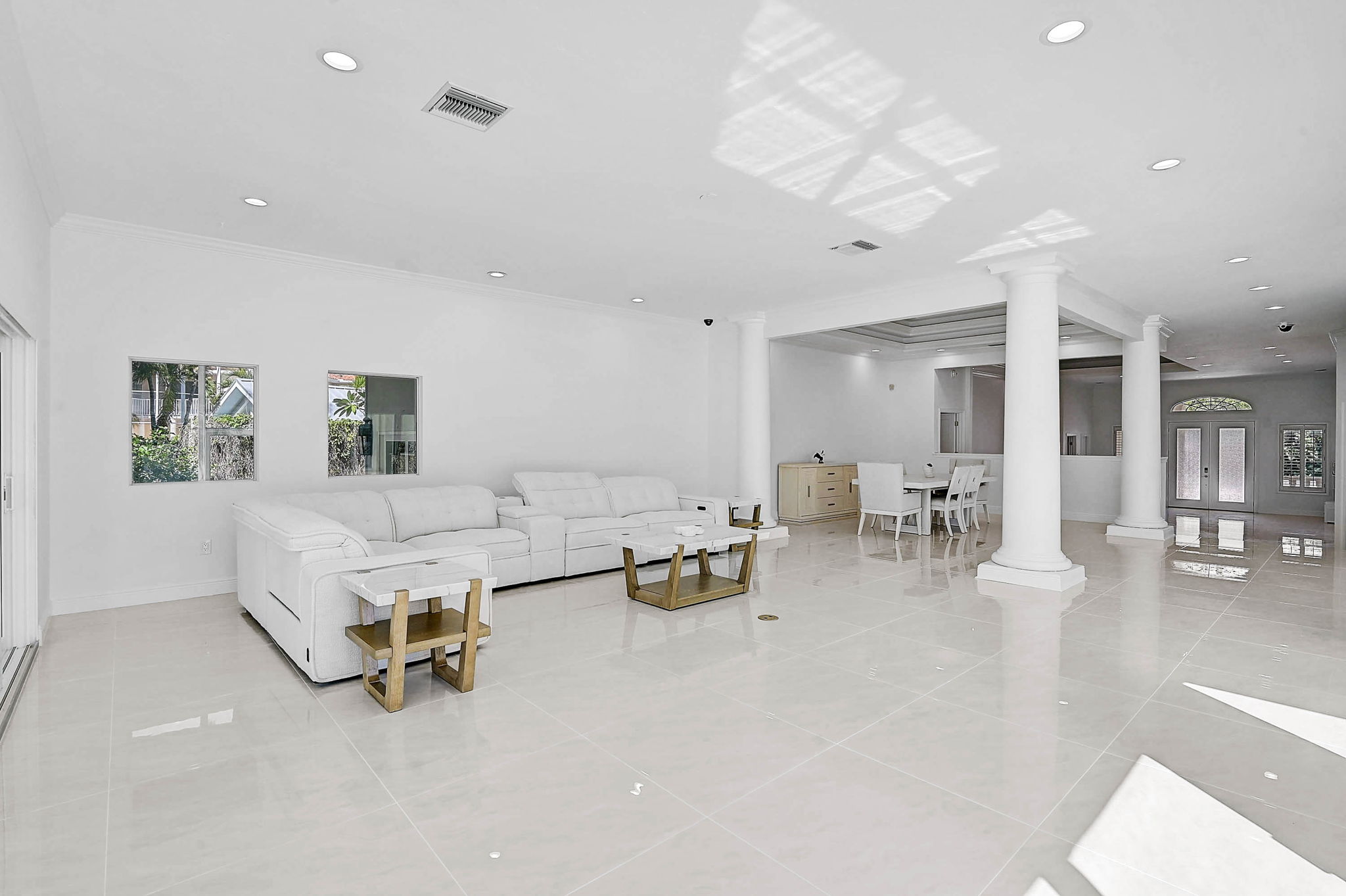 548 Siesta Dr-54