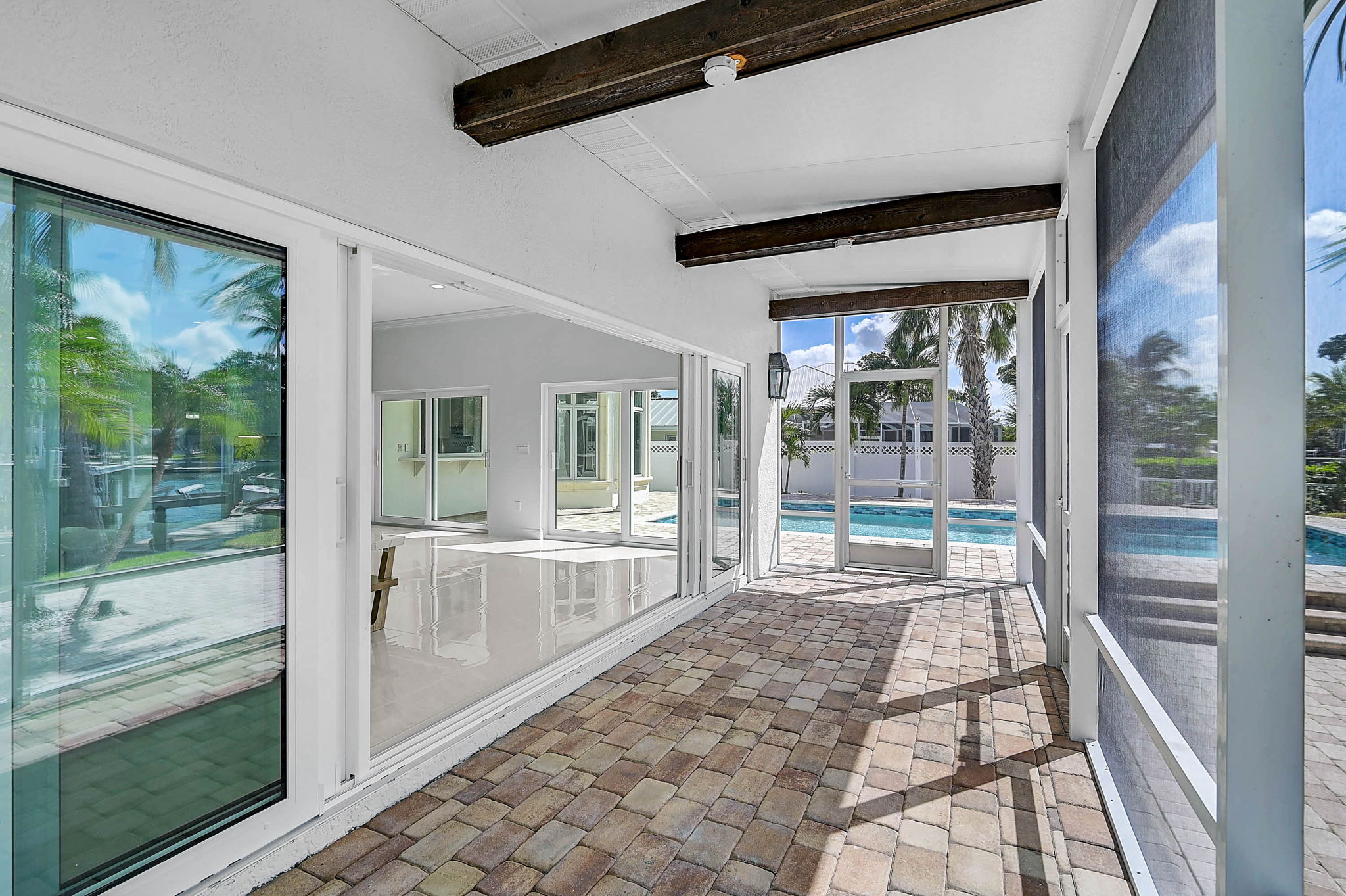 548 Siesta Dr-55