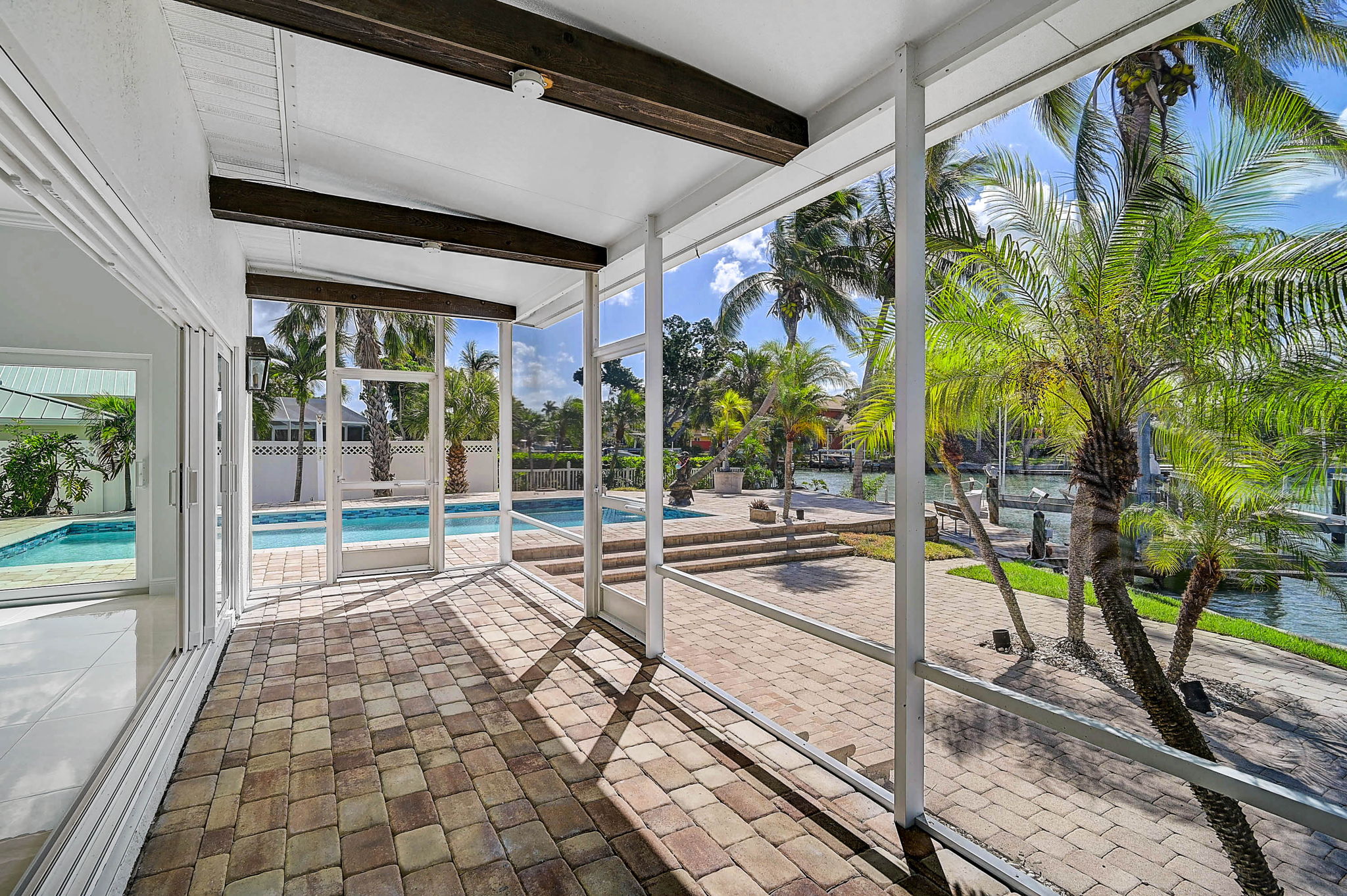 548 Siesta Dr-56