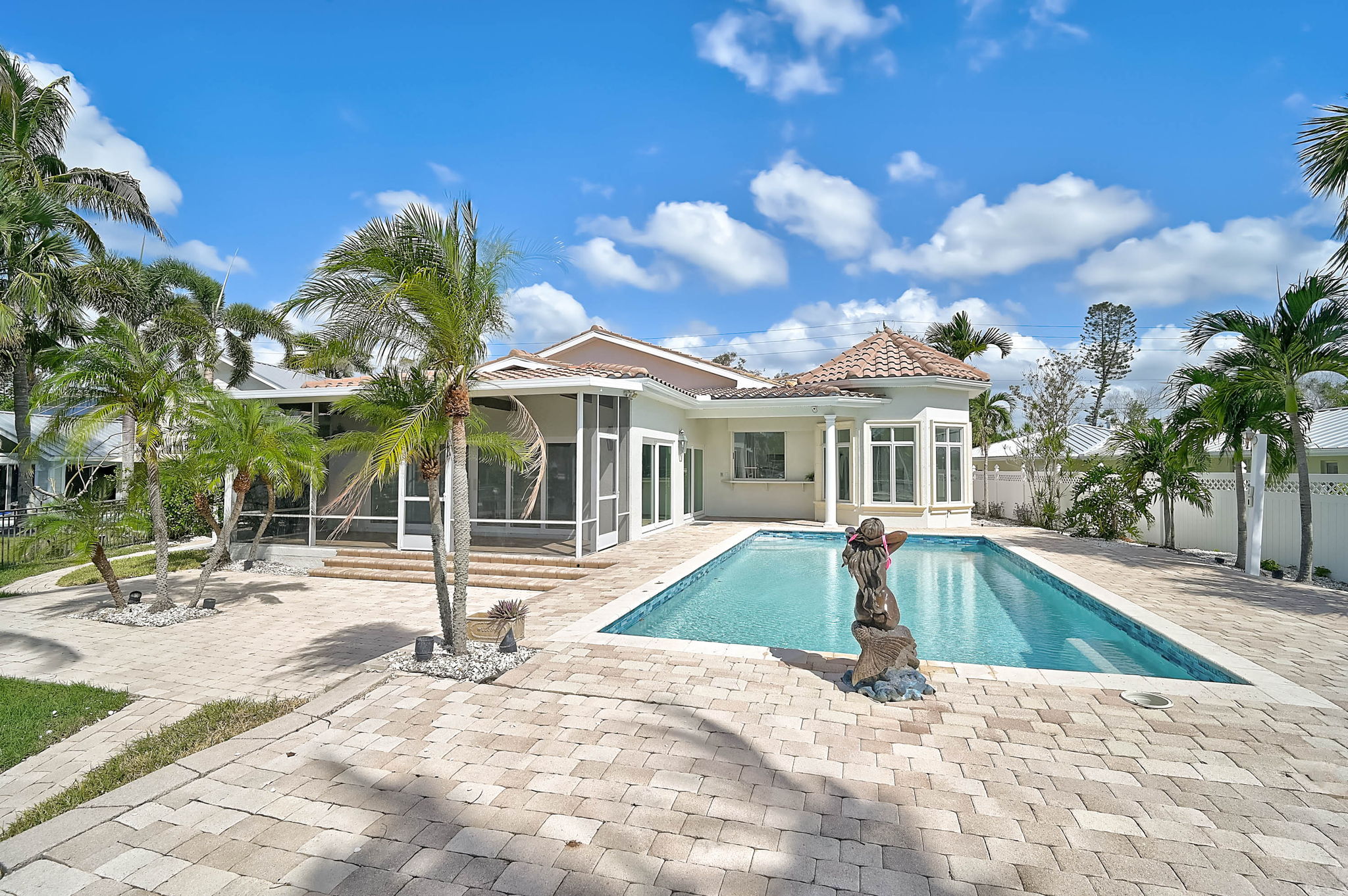 548 Siesta Dr-64